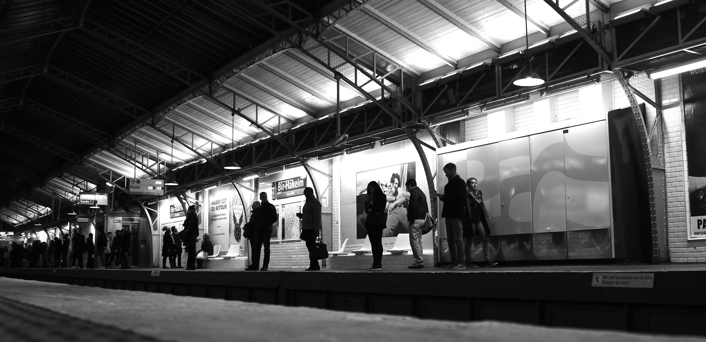 Waiting for the métro