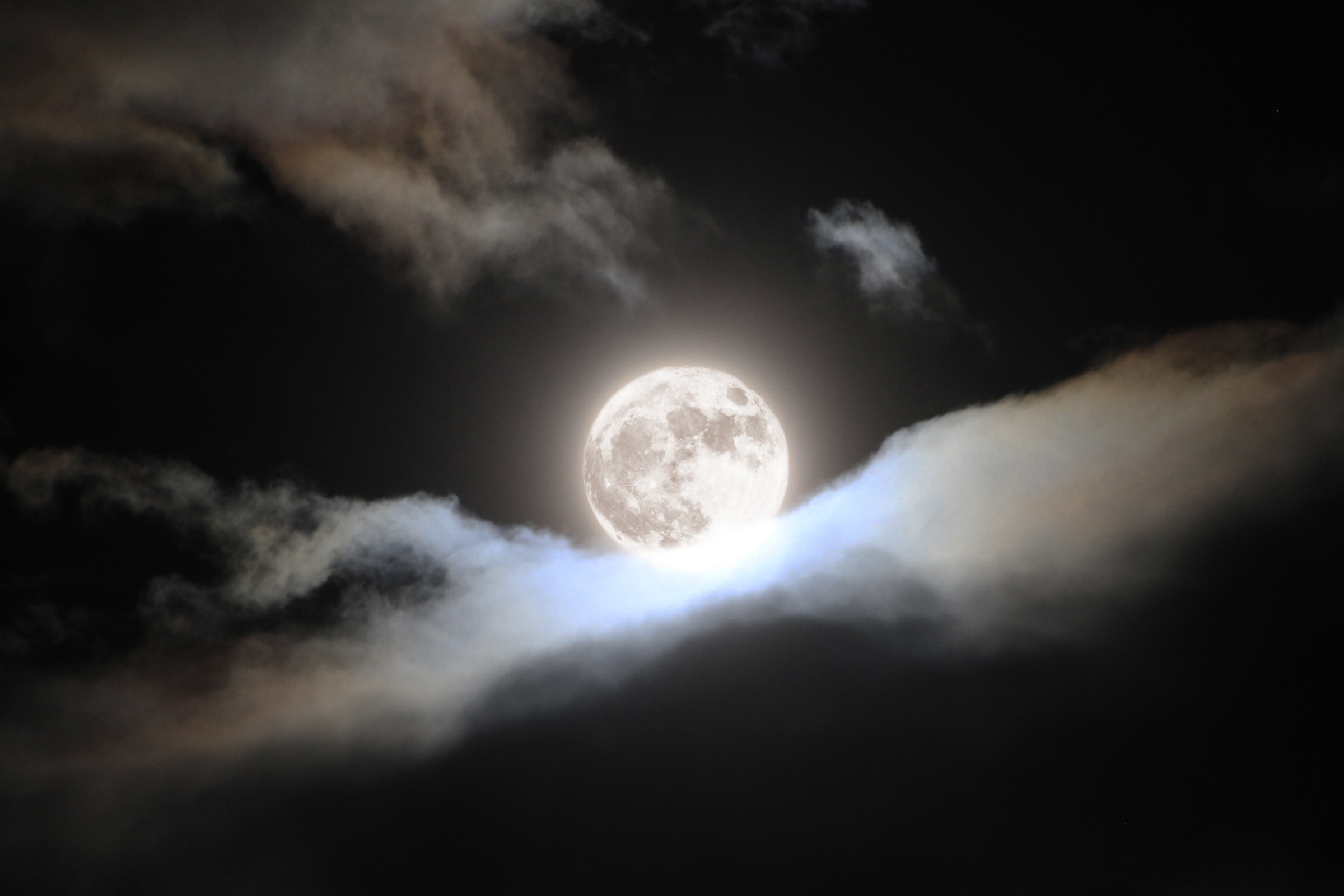full moon in the clouds