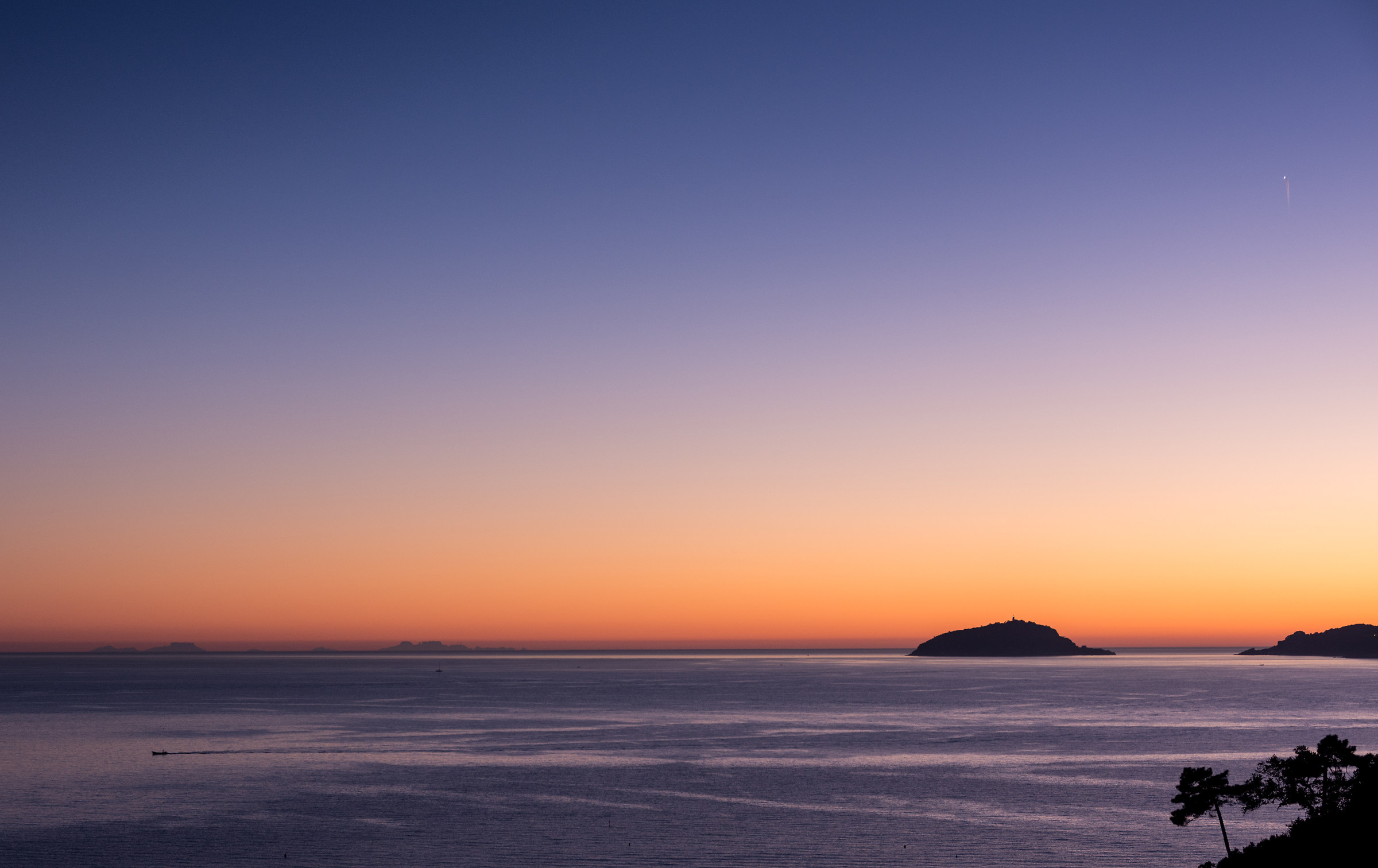 Gulf of Poets and the "close" Corsica