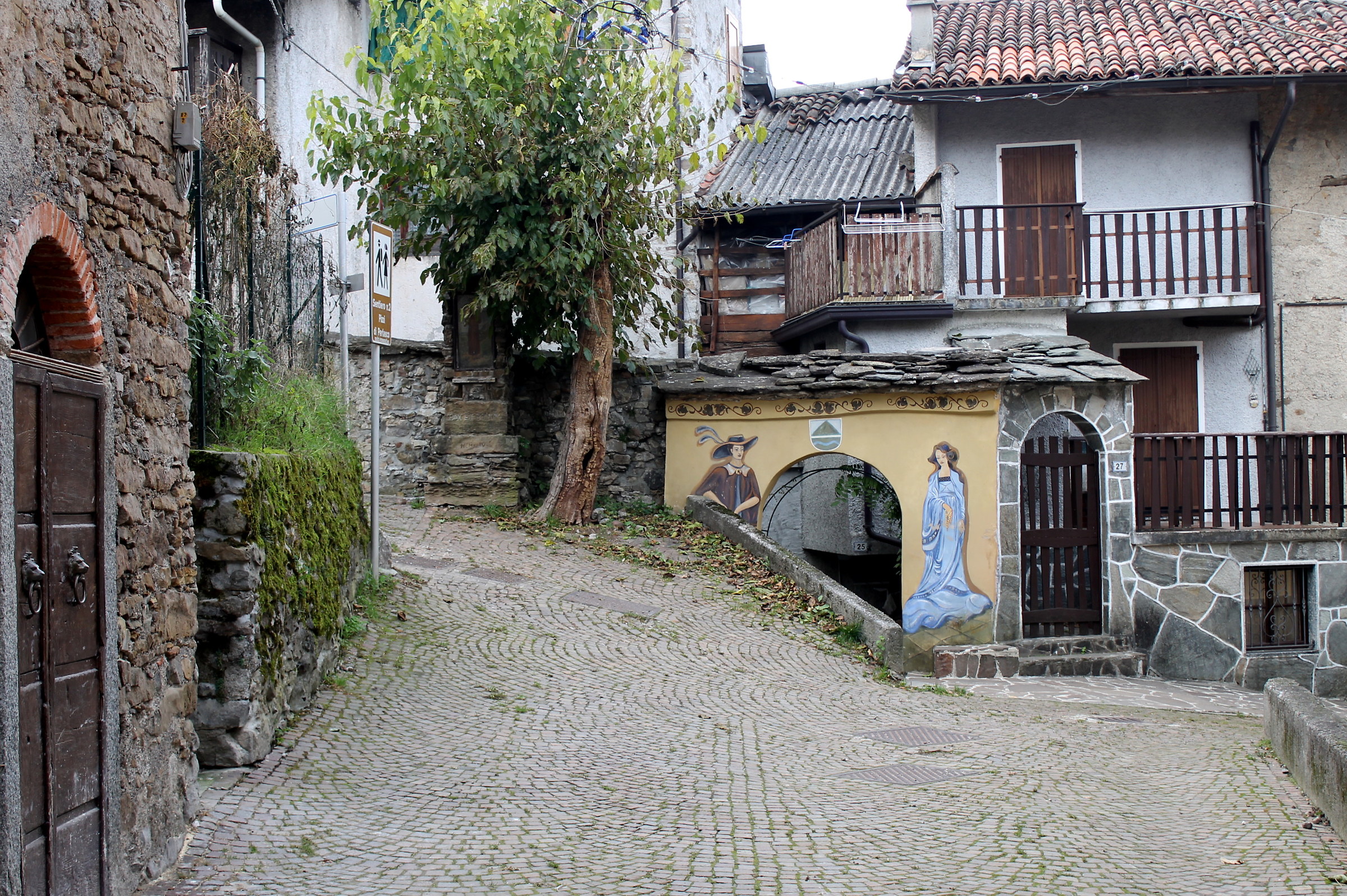 The path of the murals