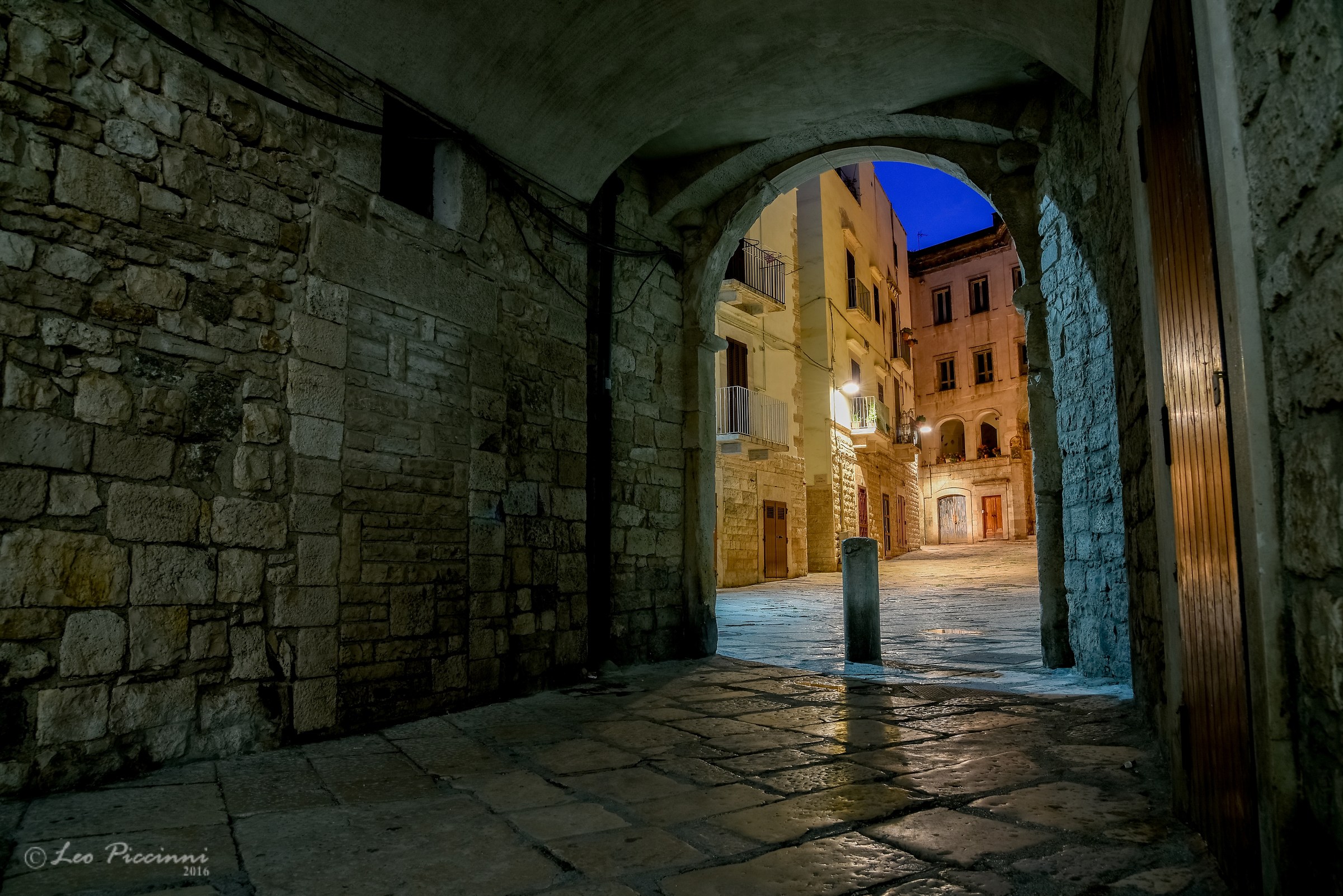 Clove of blue hour in Old Town
