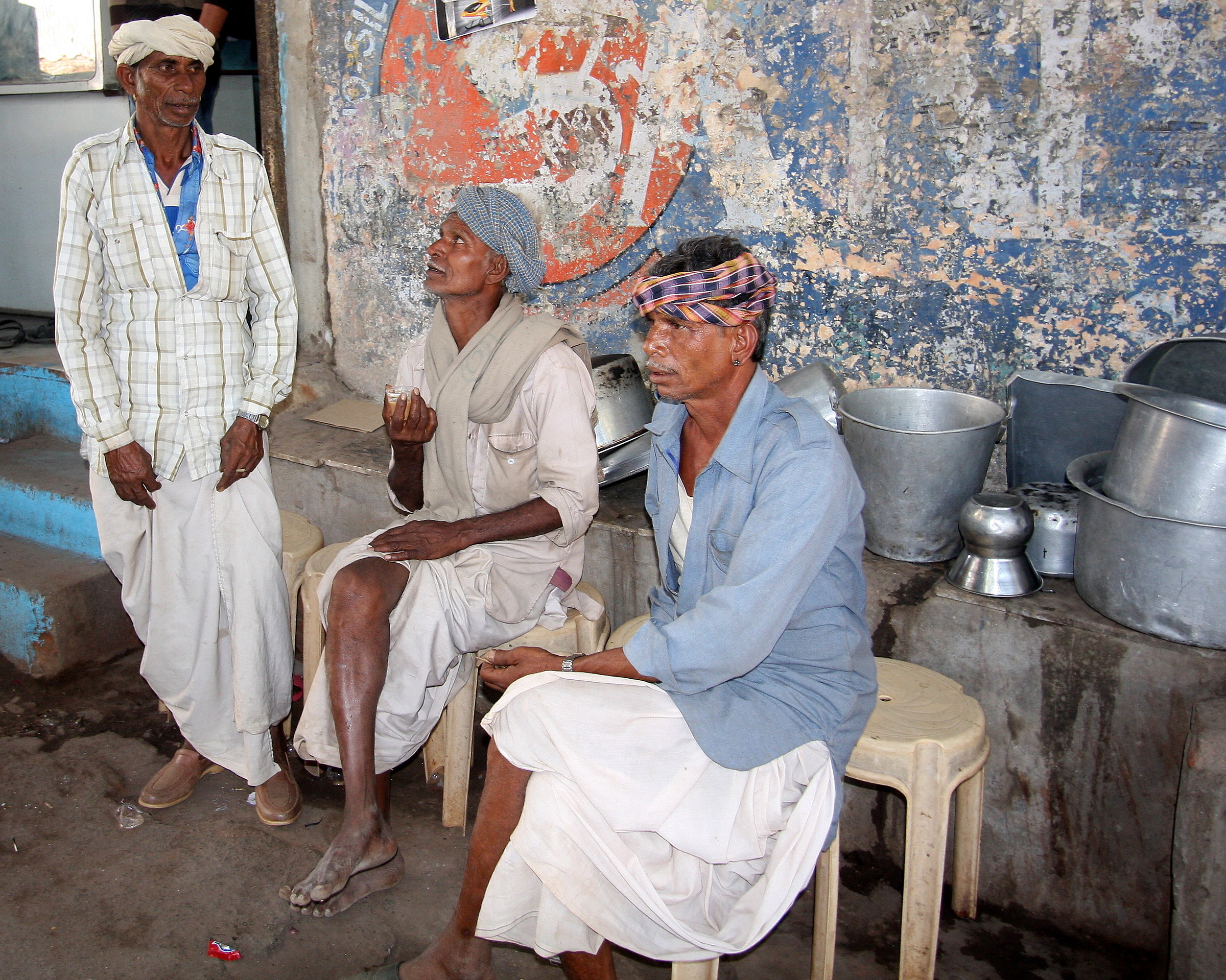 0459 (2) - I see the seated boys and women at work