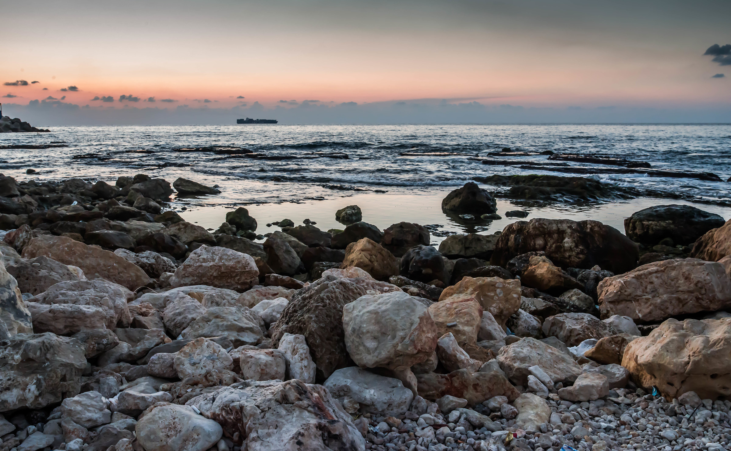 Tramonto, mare e rocce