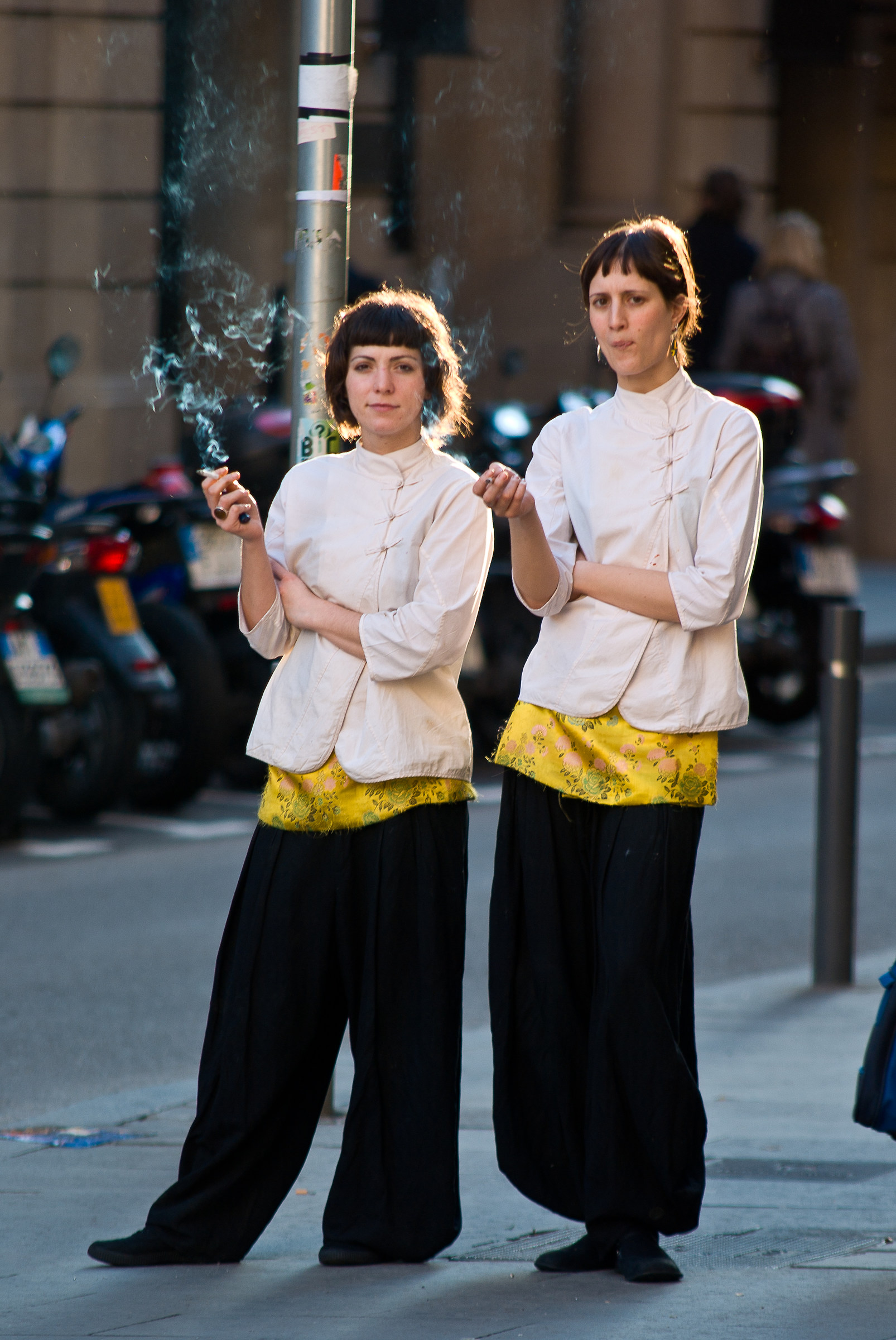 Dos puchitos (Two cigarettes)