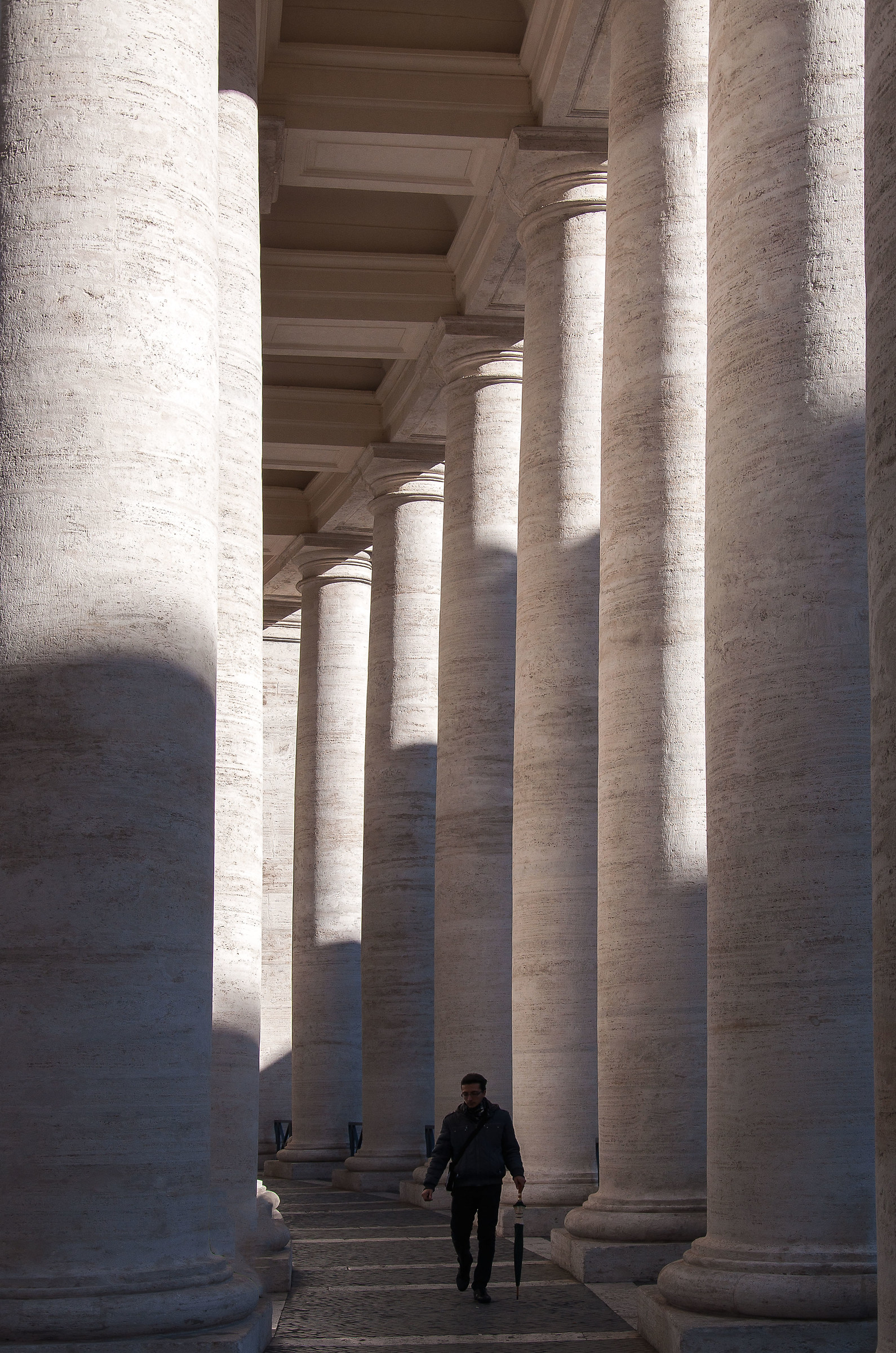 "cè il sole ma non si sa mai..." colonnato ...