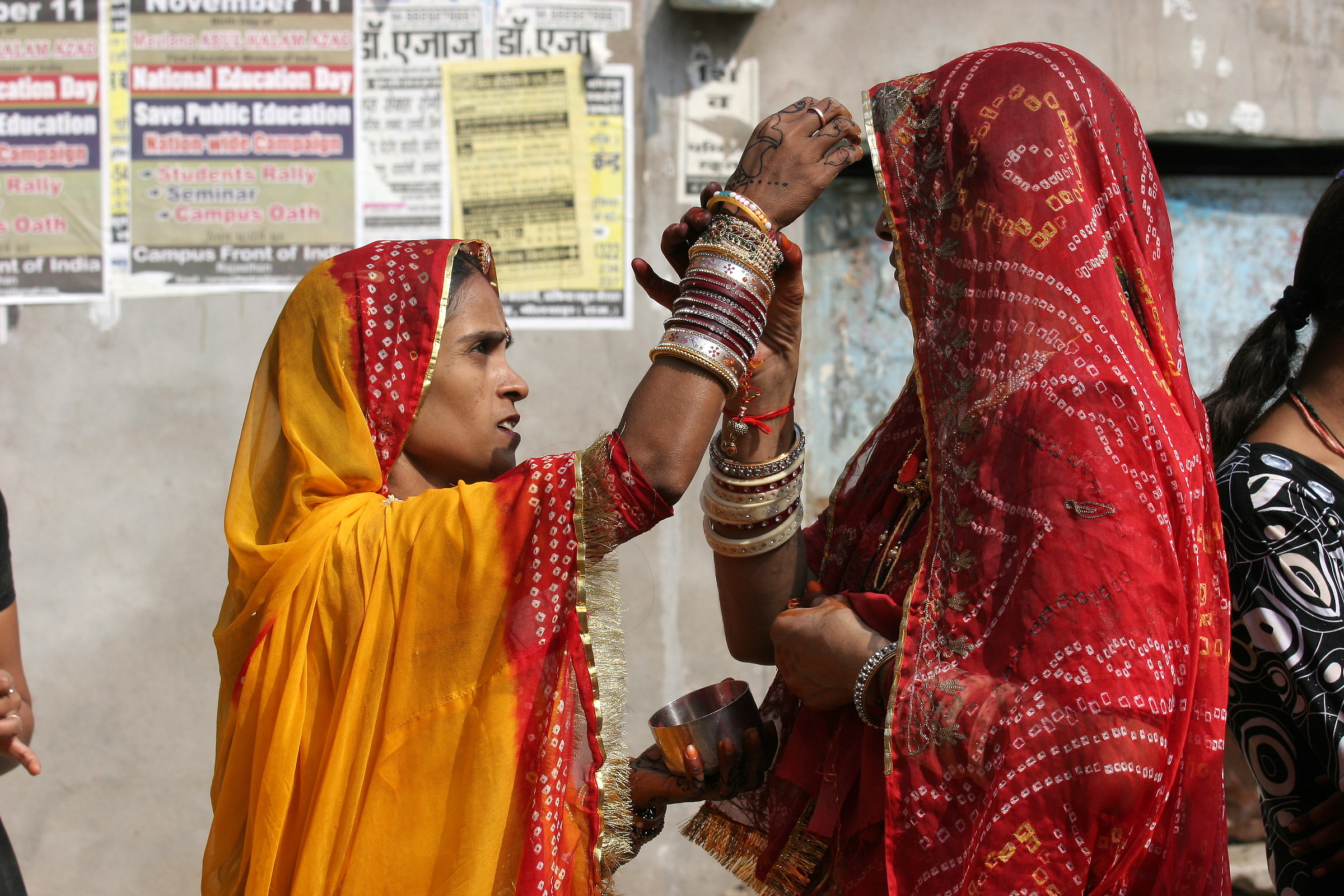 7215 Last touches to the ceremony