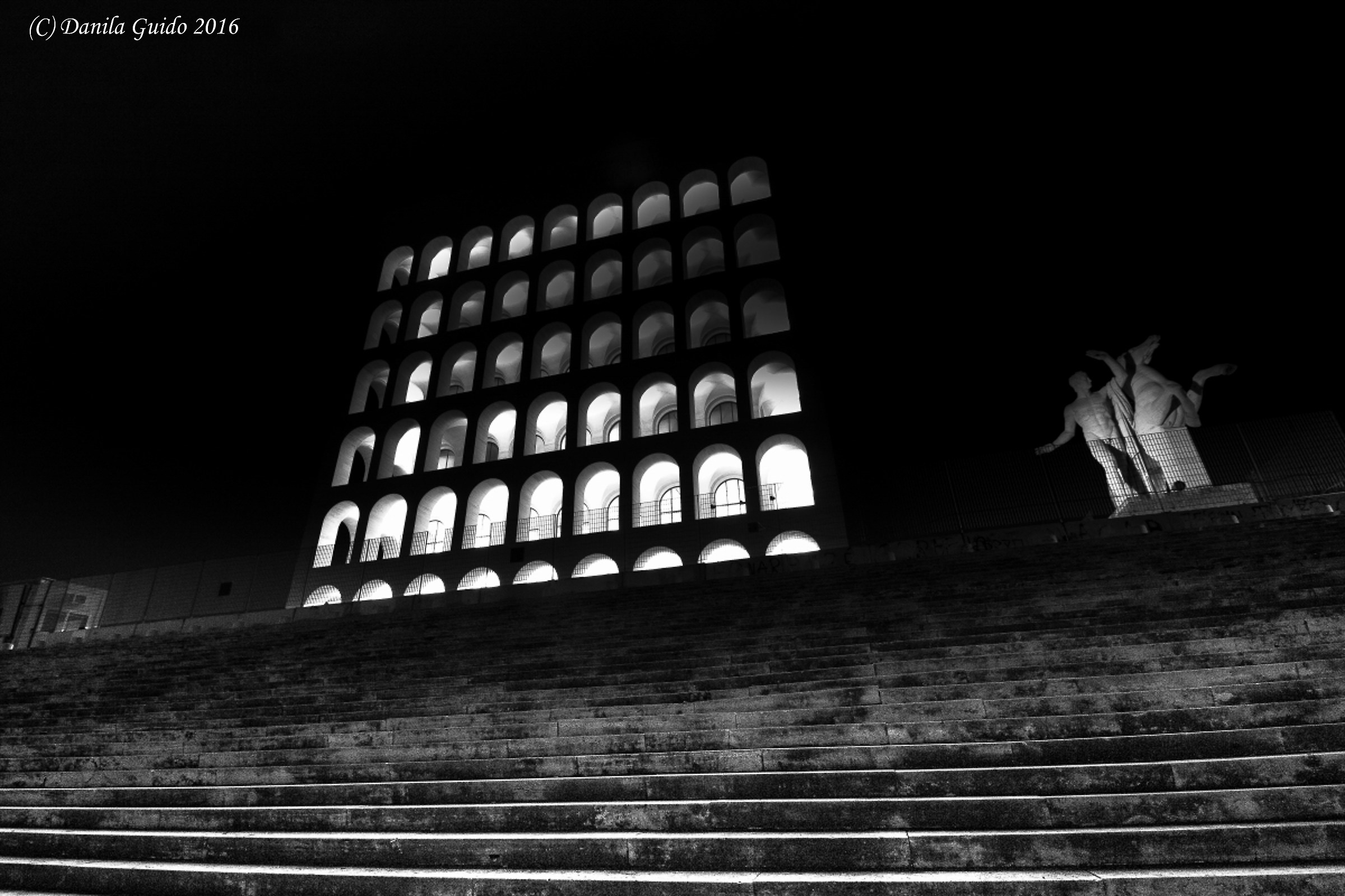 Square Colosseum in b / w (eur)