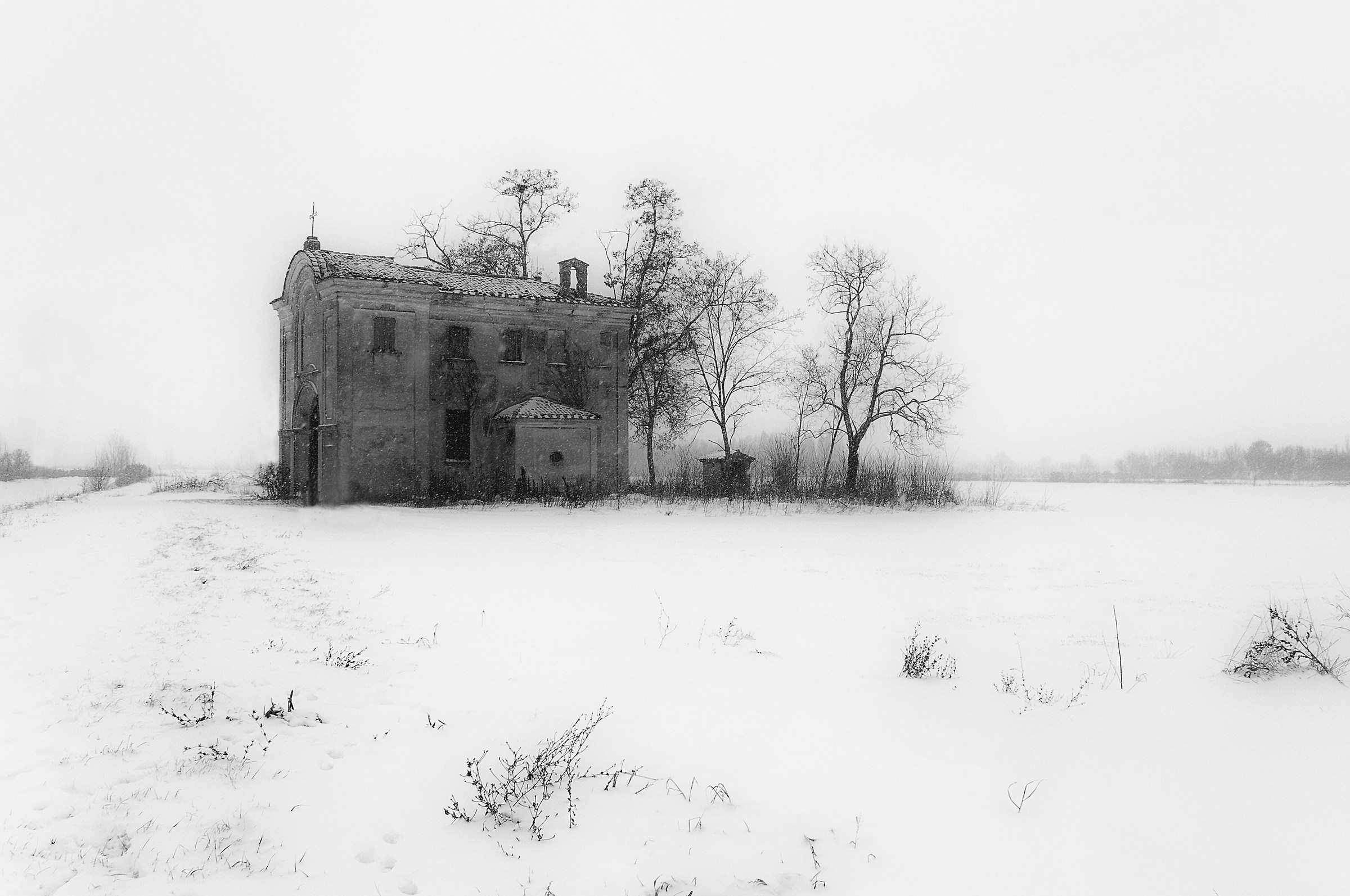 The quiet road of snow