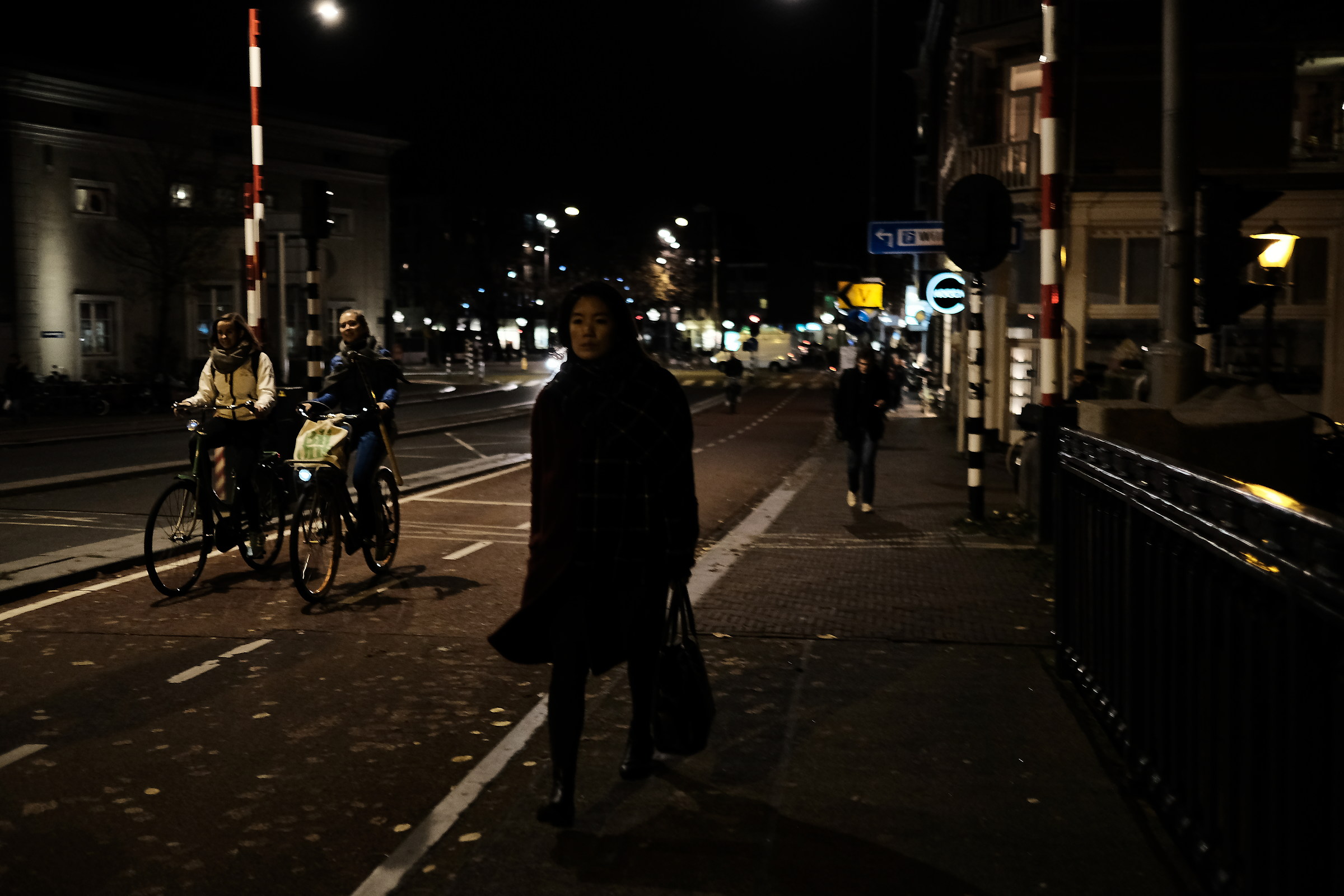 Nel buio dei tuoi occhi le luci della strada.