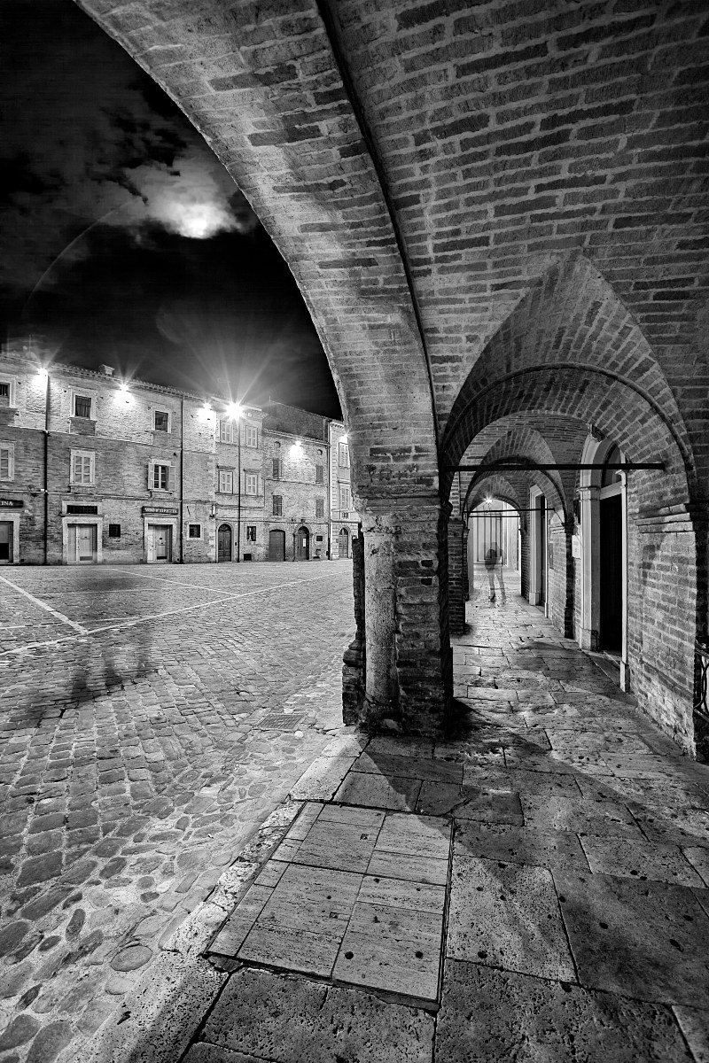 Offida al chiaro di luna 01