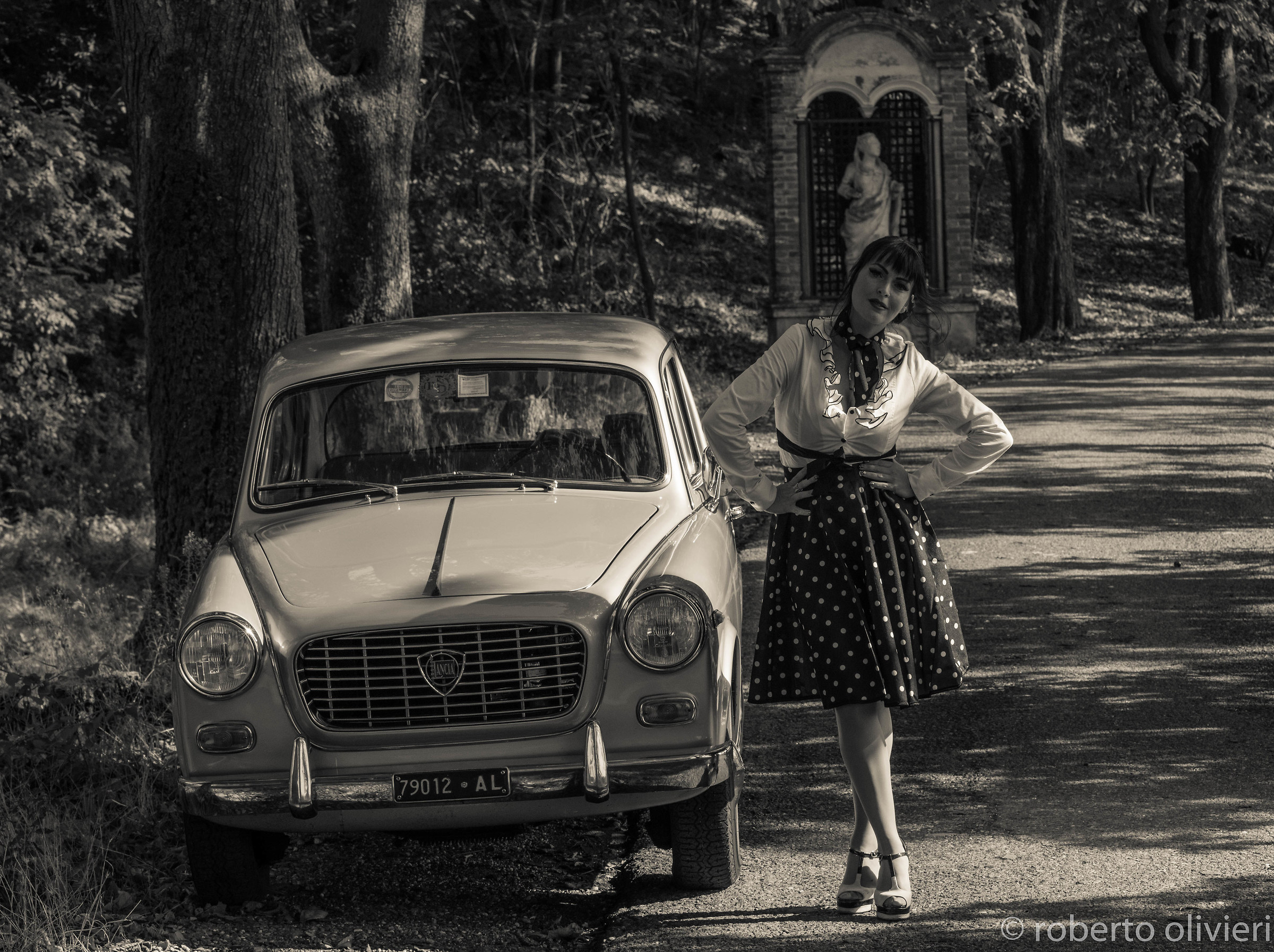 Elisa Joy & Lancia Appia vintage shoot