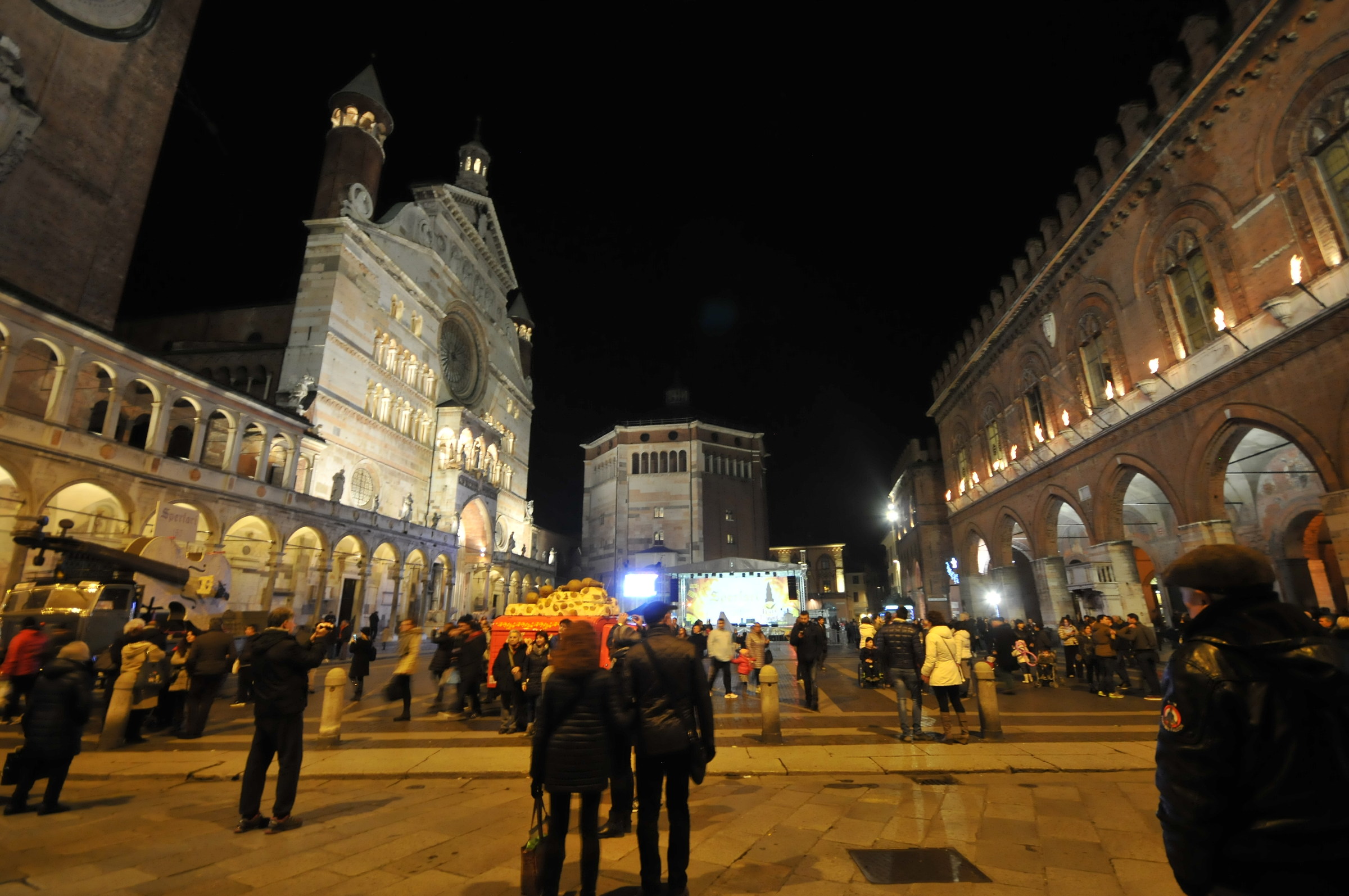 piazza del duomo e battistero cremona 2016
