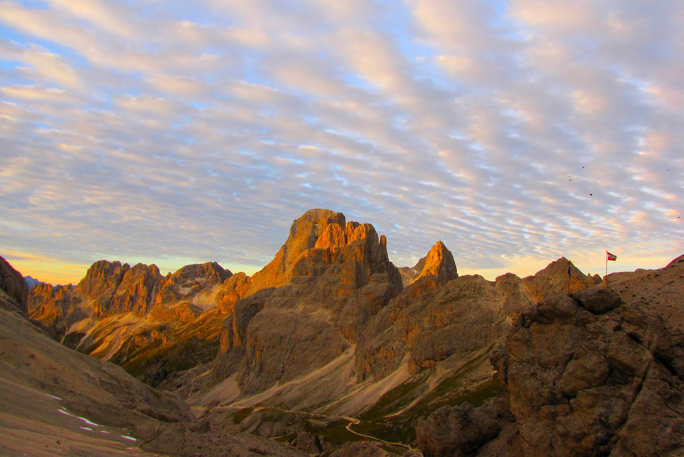 Un tetto di nuvole dal rifugio Passo Principe