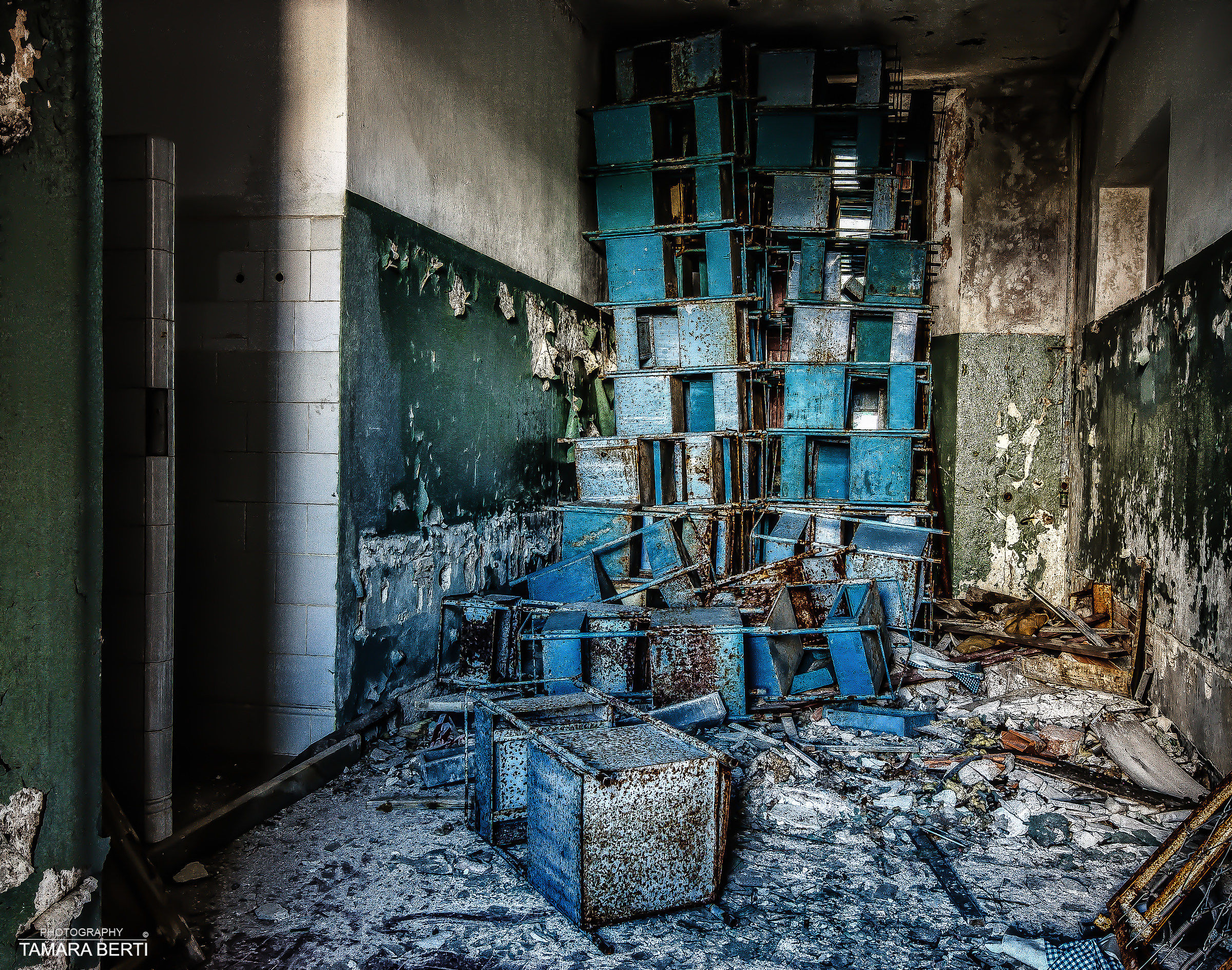 The wall shelves. Cologne D.