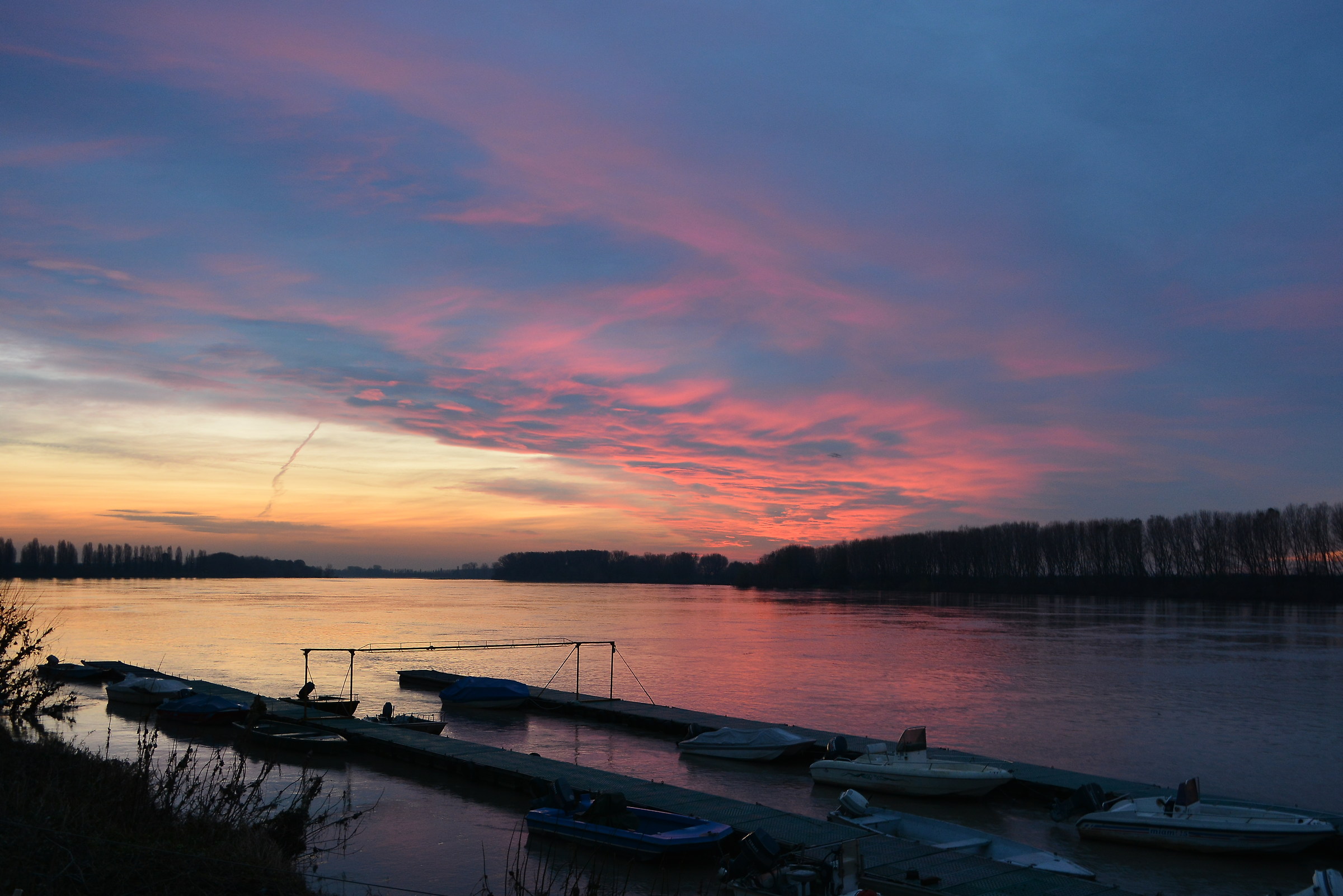 la quiete dopo la piena - alba sul Po