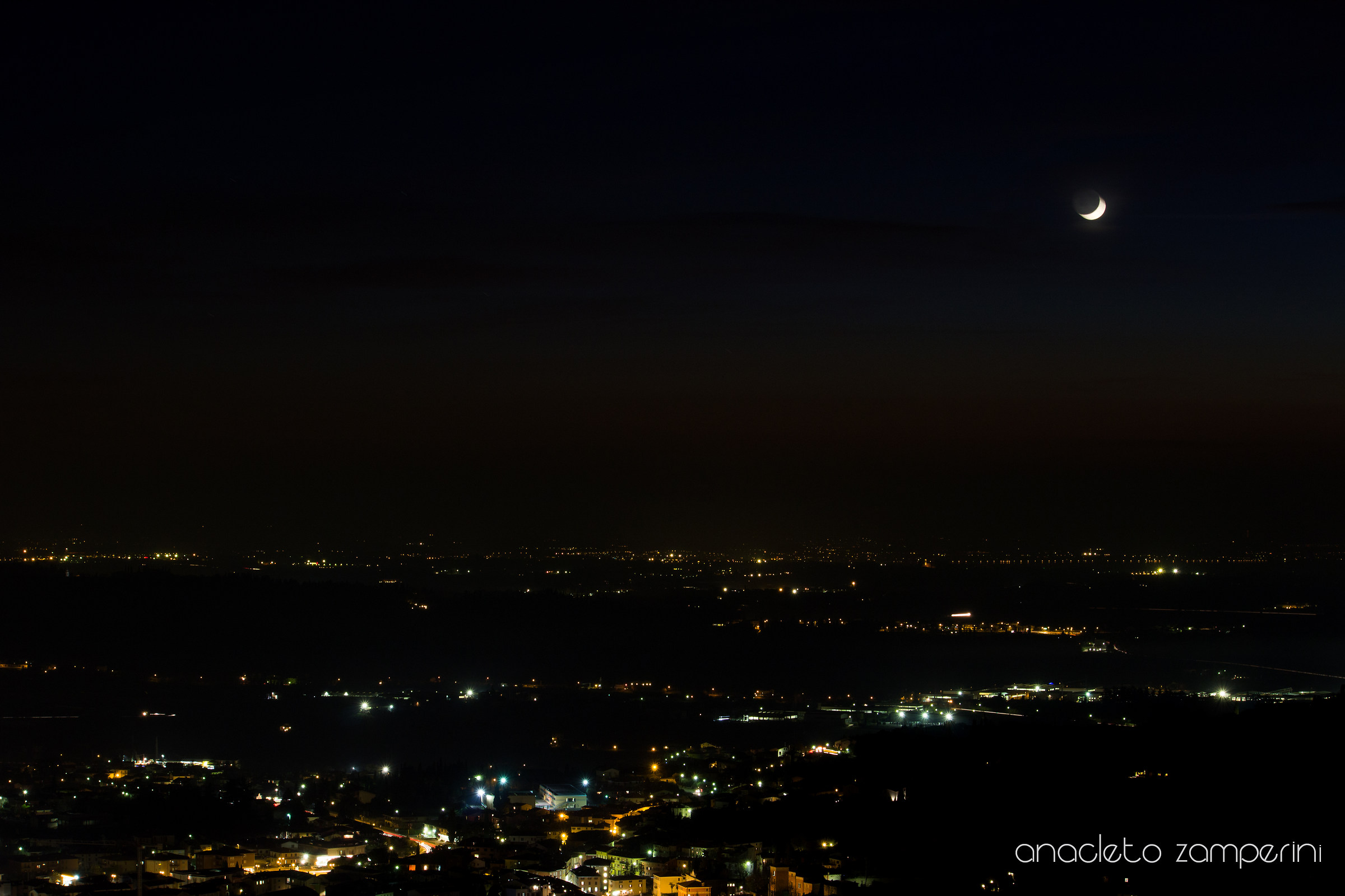 Night panorama of the underlying countries