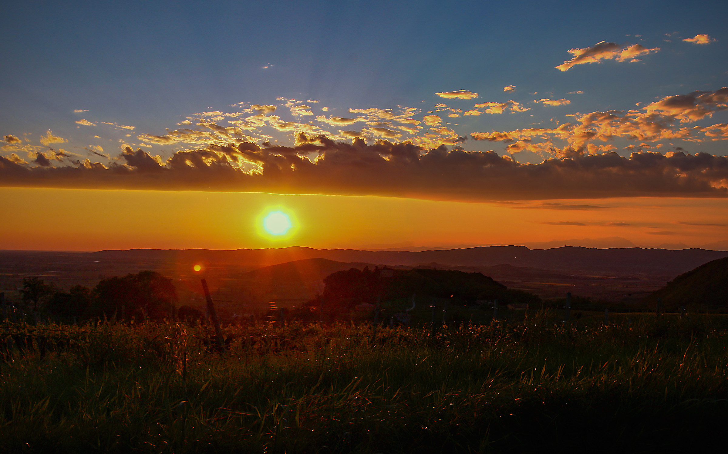 tramonto infuocato dal passo del vento