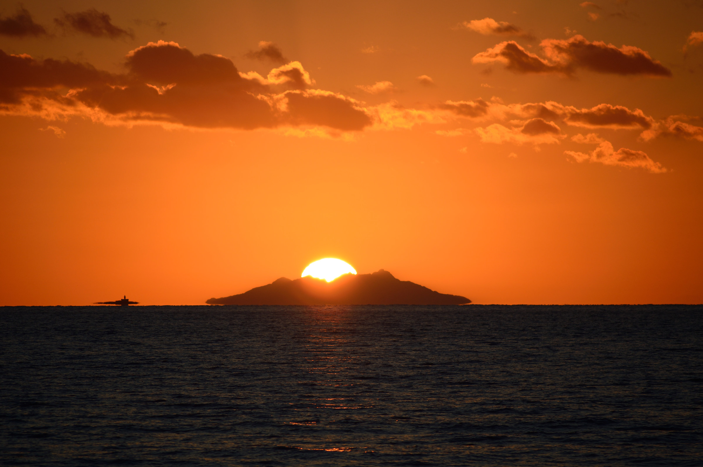 tramonto su Montecristo da Marina di Alberese