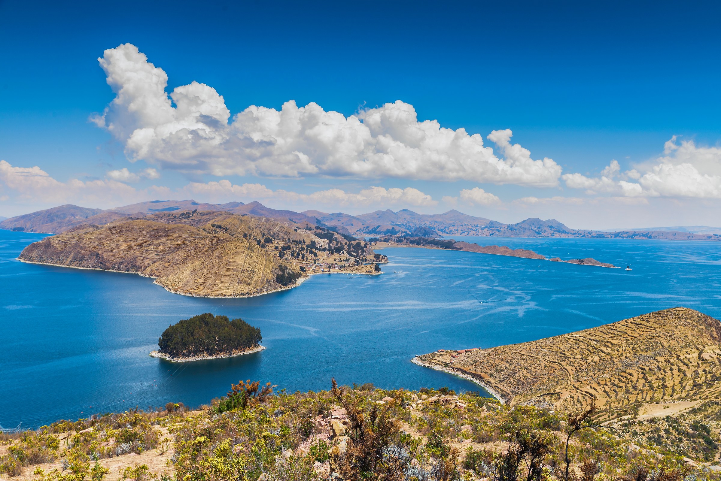uno sguardo alla terraferma  - Lago Tititcaca