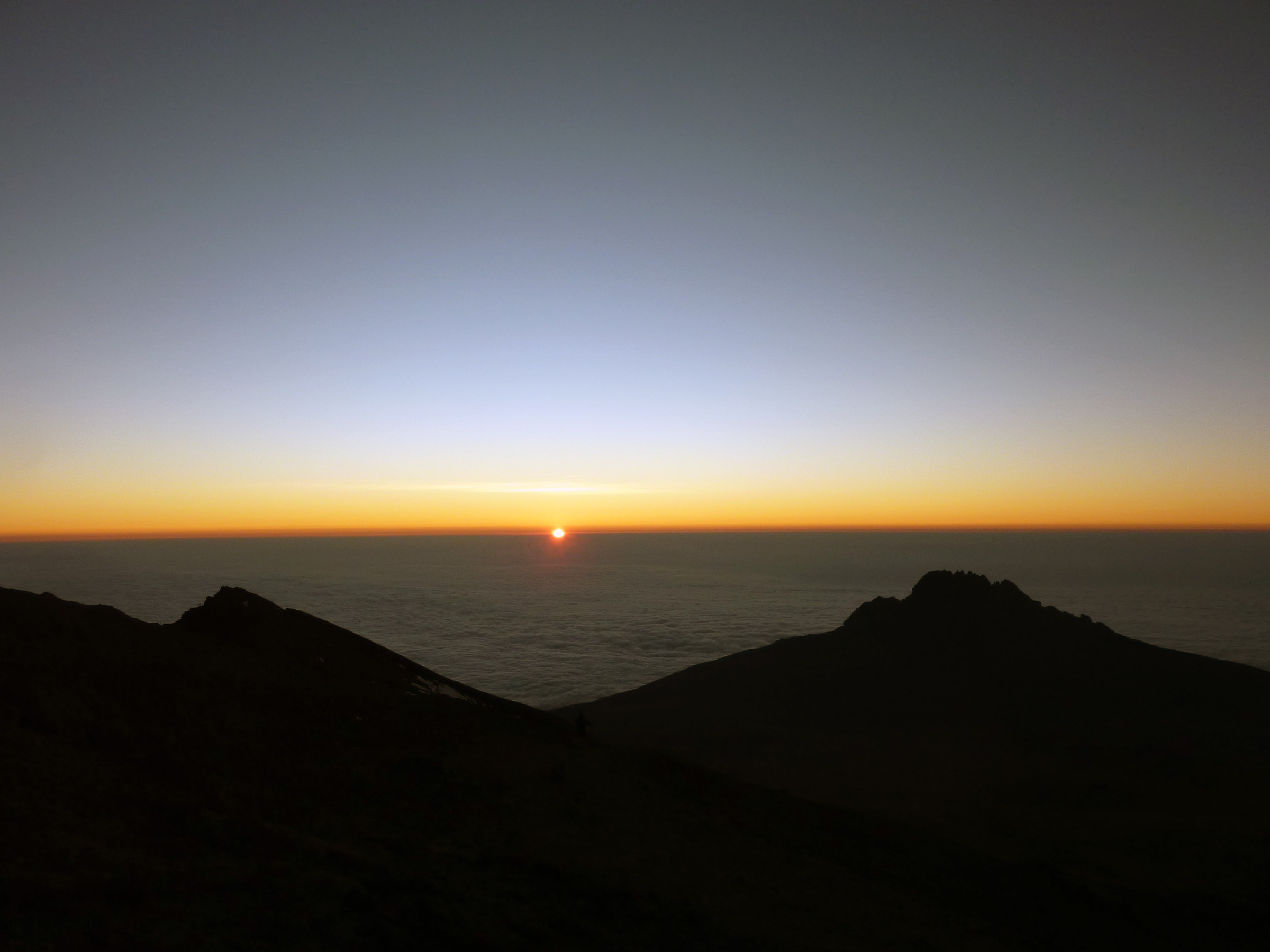 Alba da Uhuru Peak