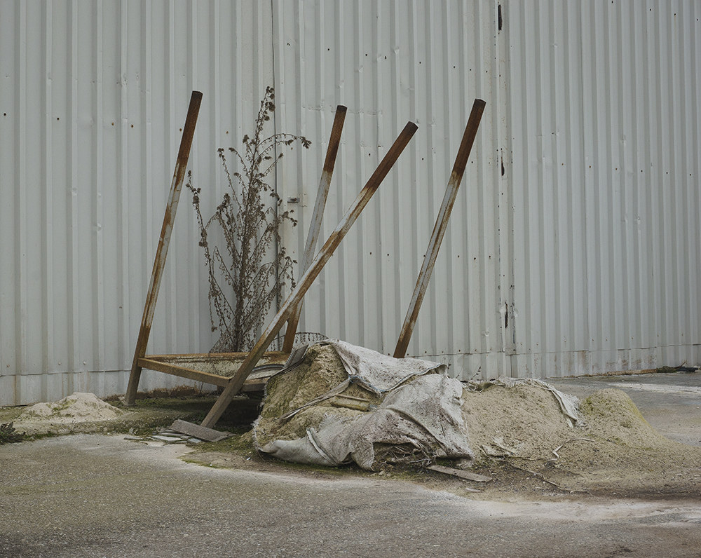 minimal abandoned mood