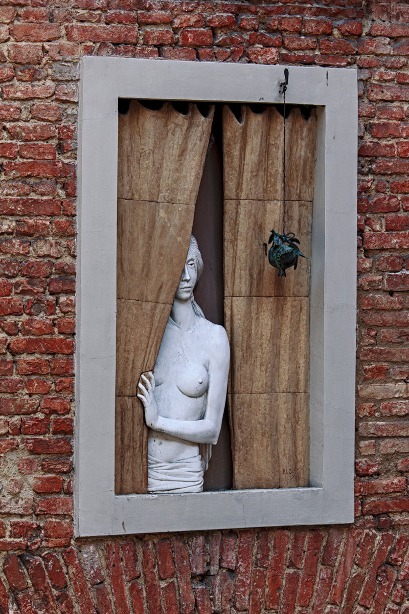 "What c'avete looking at?"