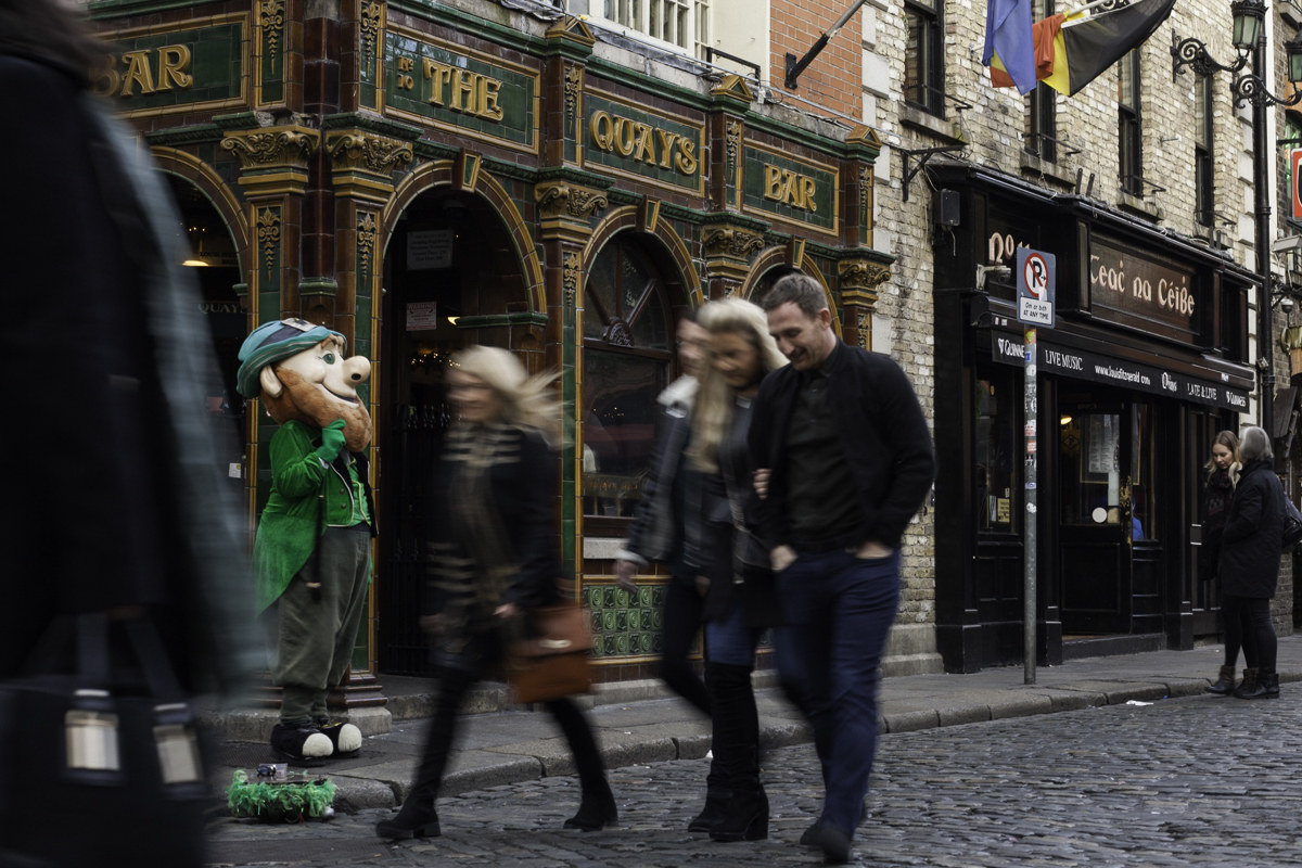busy temple bar, leprechaun