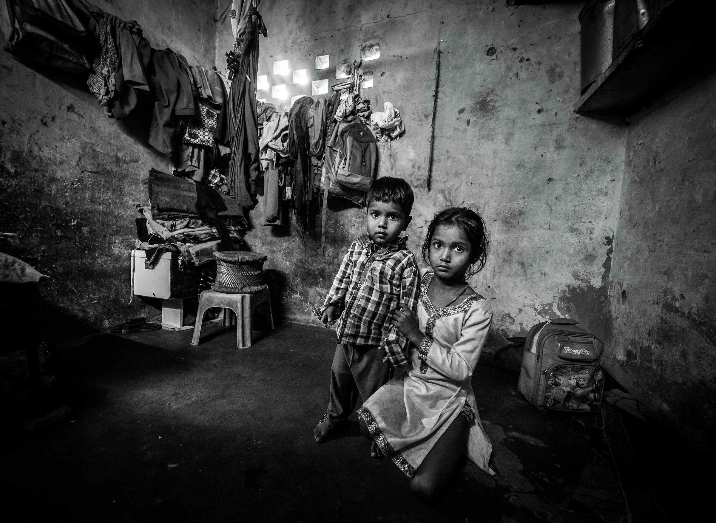Kathputli Colony, New Delhi. Bimbi in casa