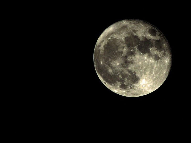 Moon 19/04/2011