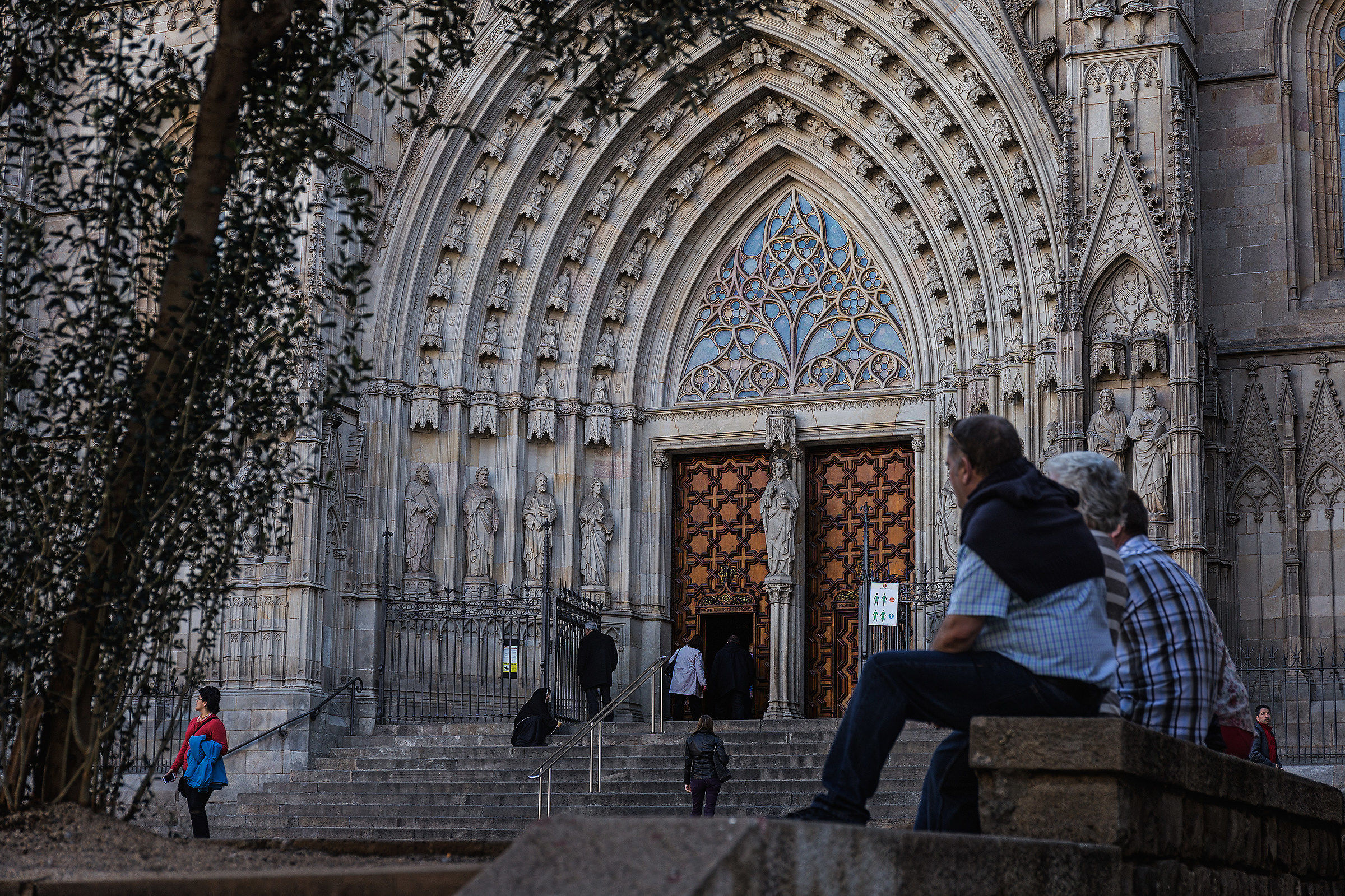 Guardando la cattedrale di La Santa Creu