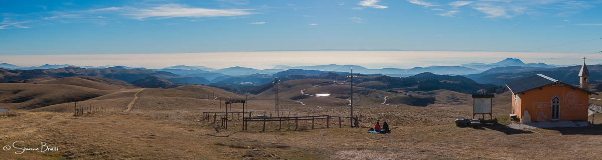 Sun and a sea of ??fog
