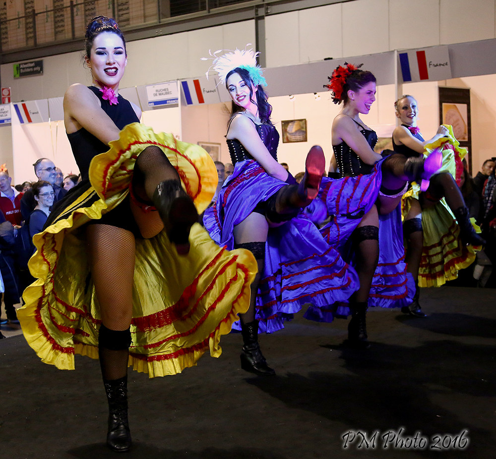 dancers crafts at the fair