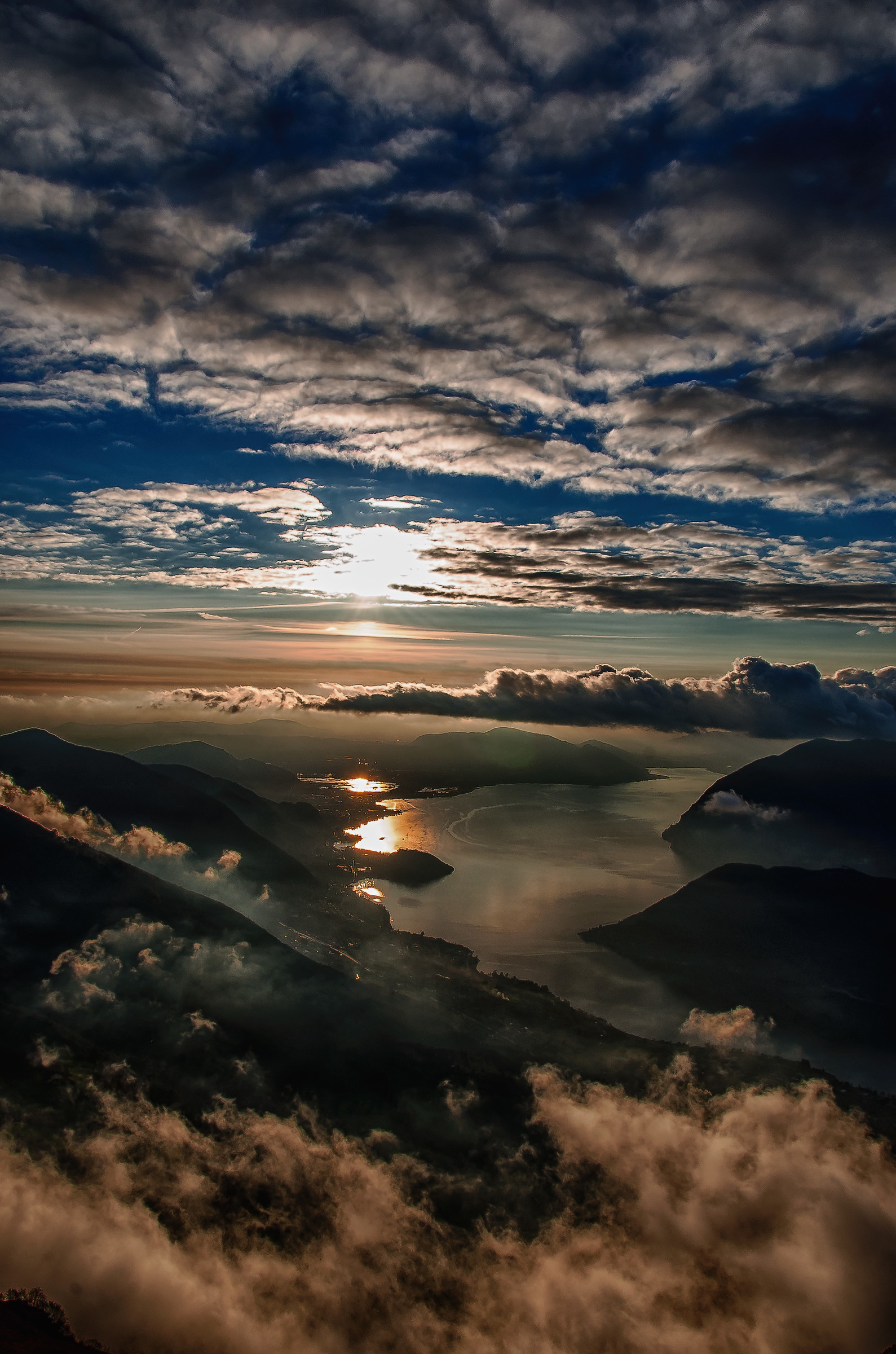 Lake from the tip almana