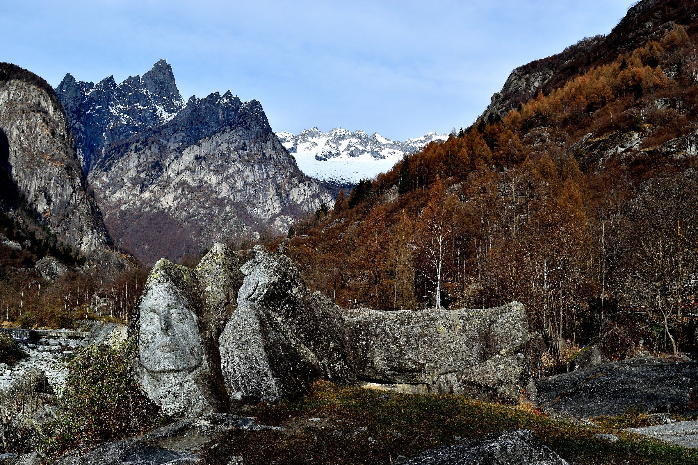 The siren imprisoned in the mountain