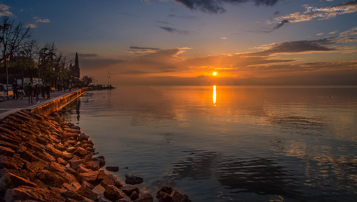 La luce calda del tramonto