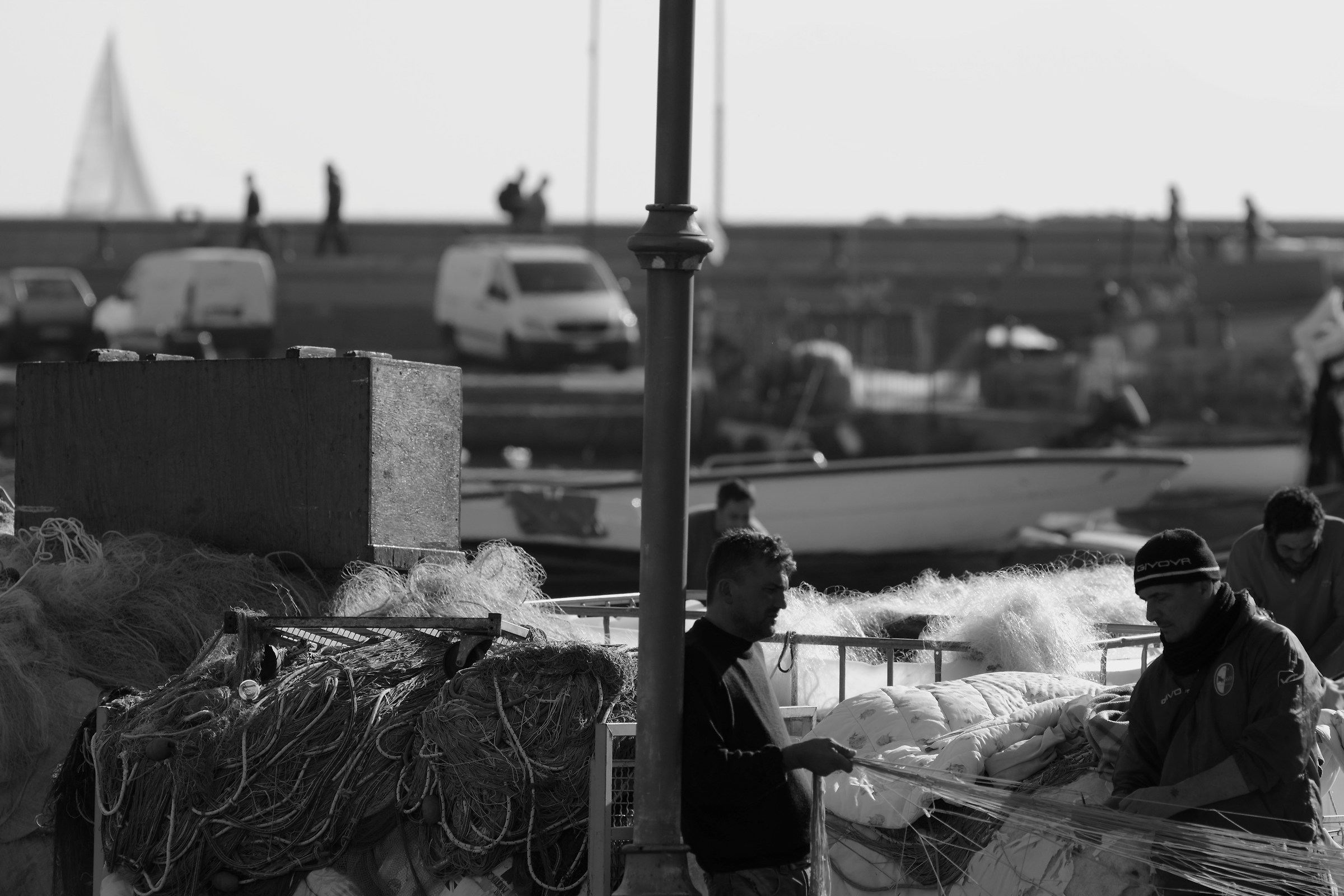 Tessere reti,incrociare fili e storie