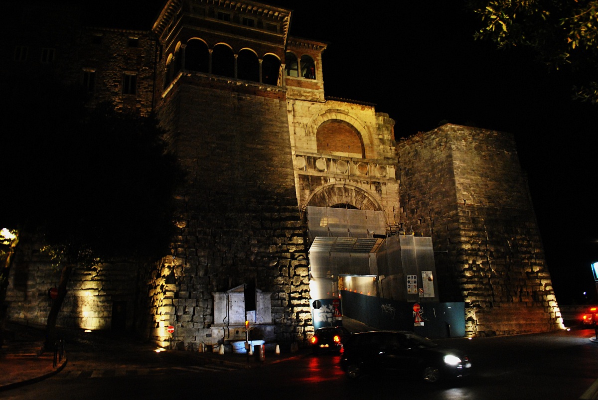 arco  etrusco night