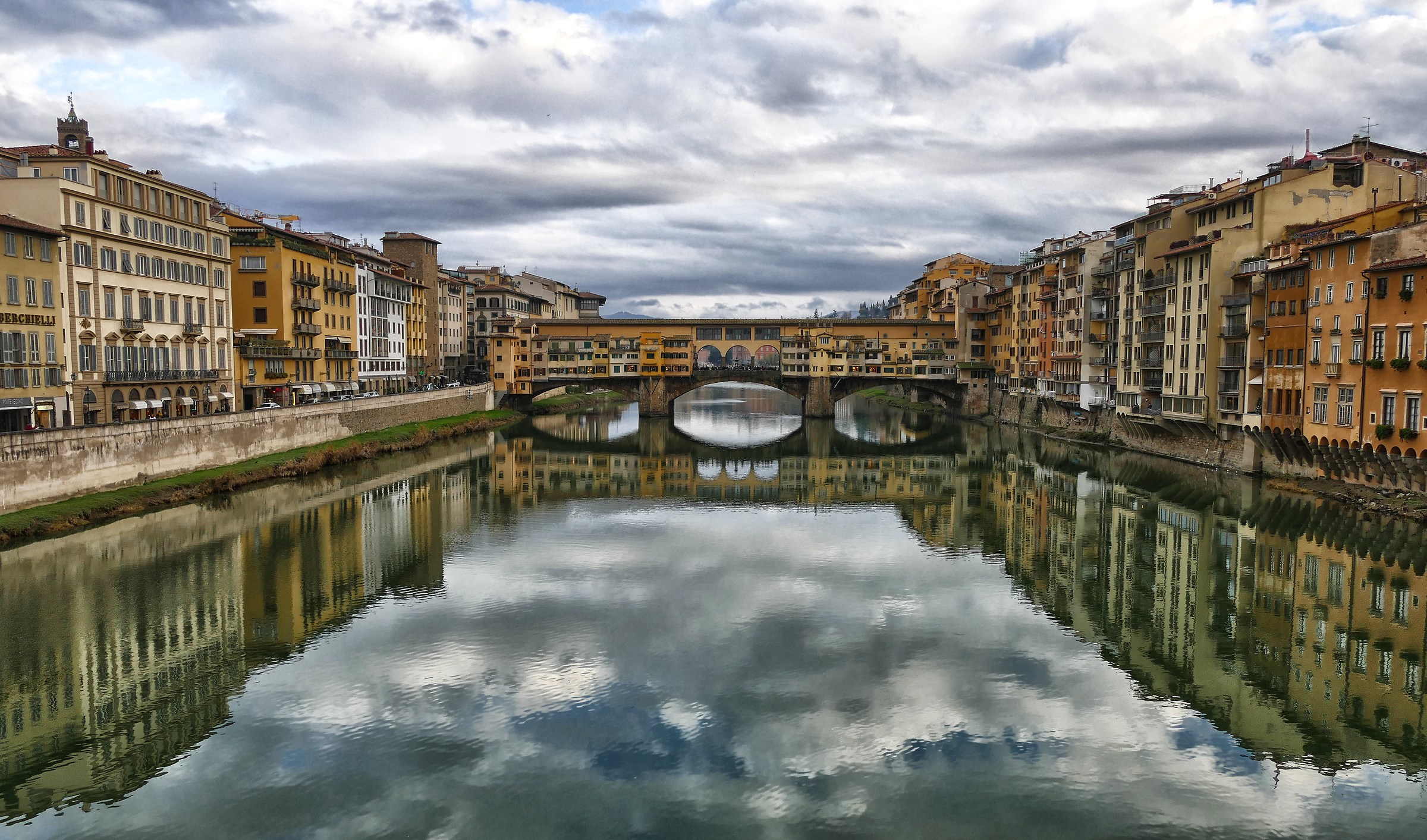 Florence Ponte Vecchio in HDR (simulated)