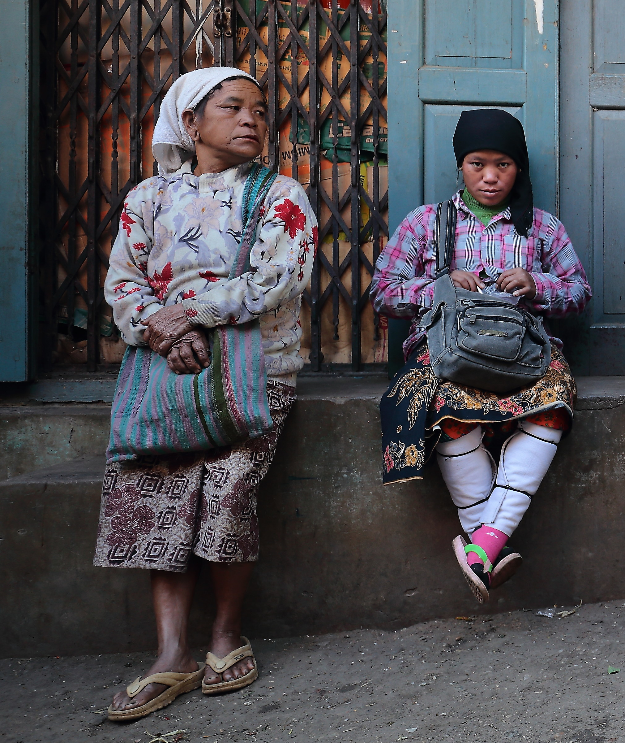 Myanmar - Donne in attesa
