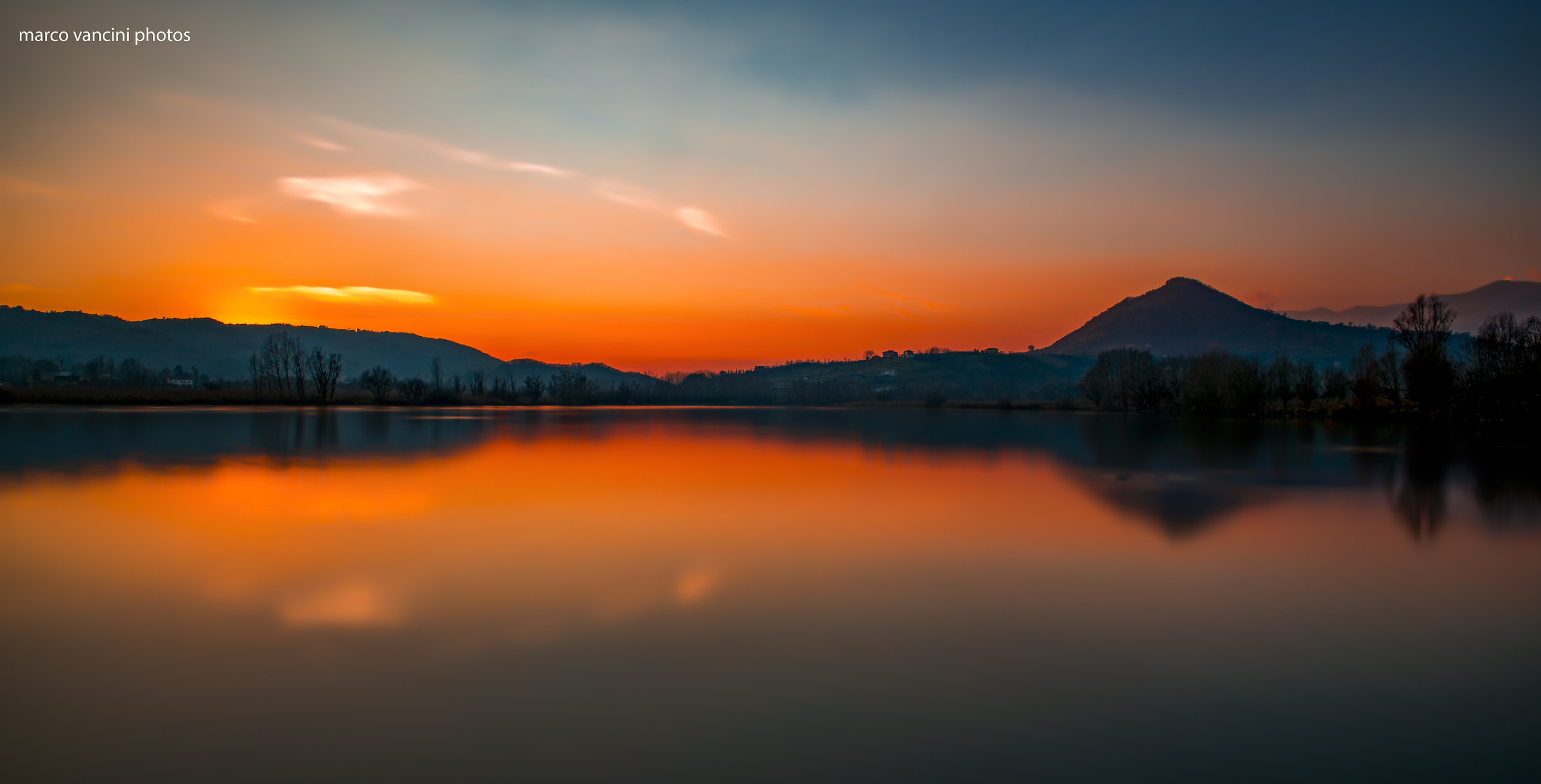 Il tramonto sul lago