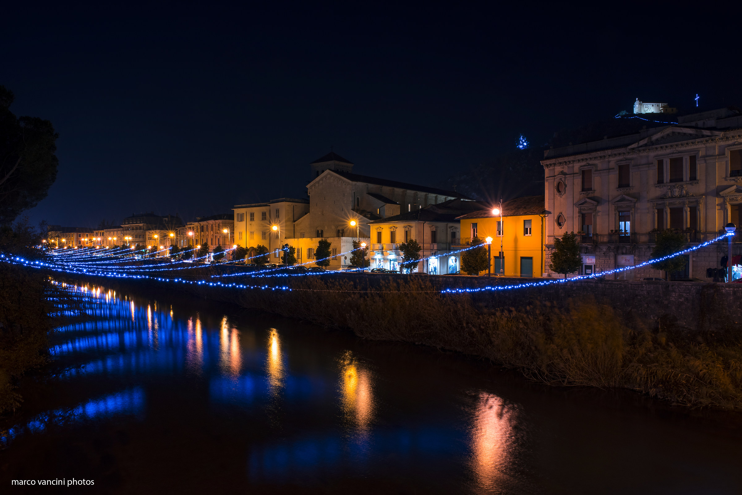 Le luci sul fiume