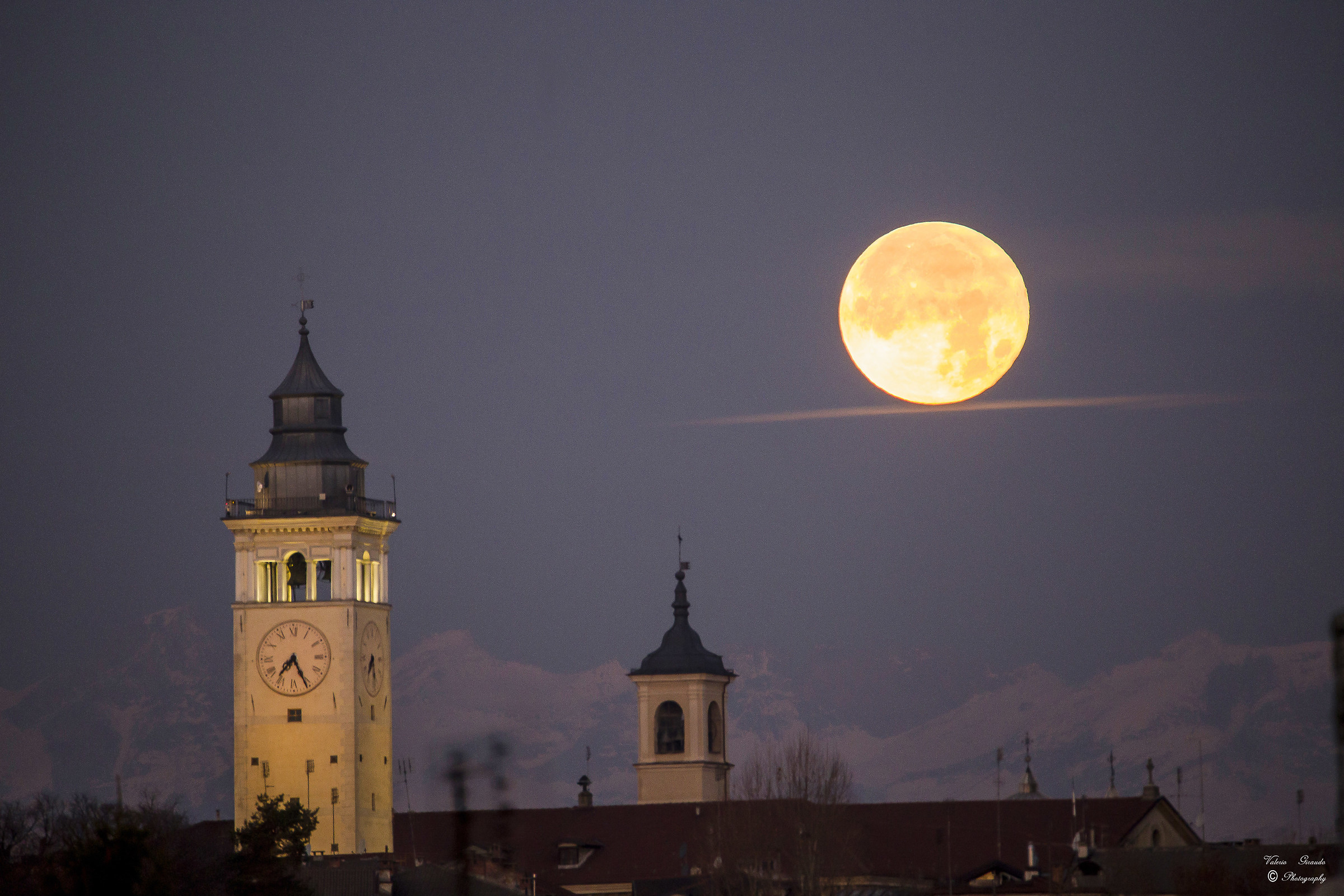 The full moon of Cuneo