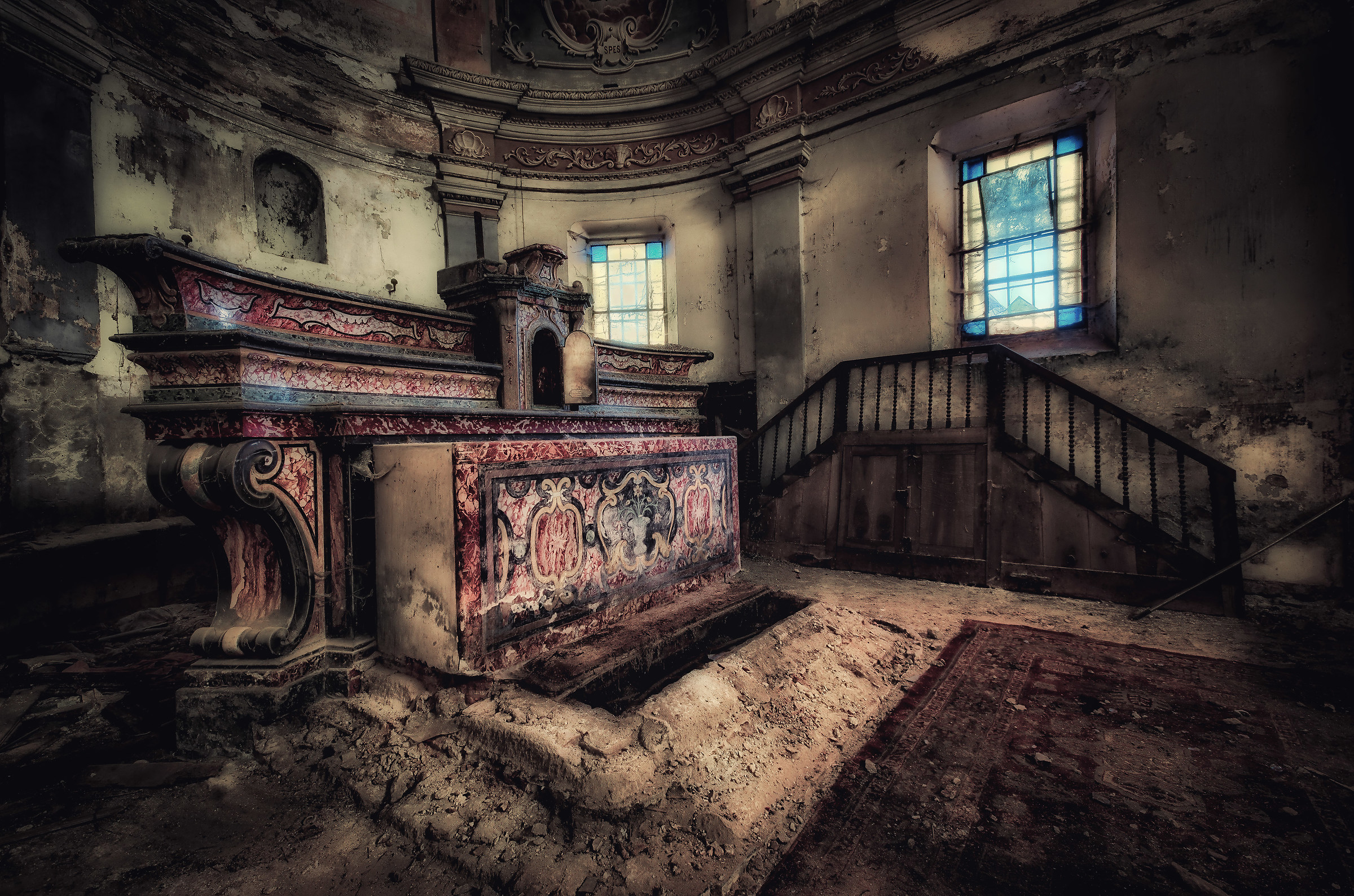 abandoned church of San VG spectacular altar