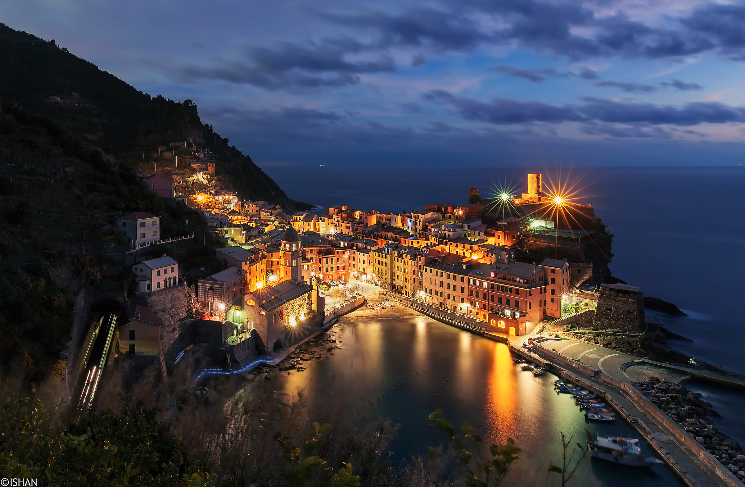 the blue hour Vernazza