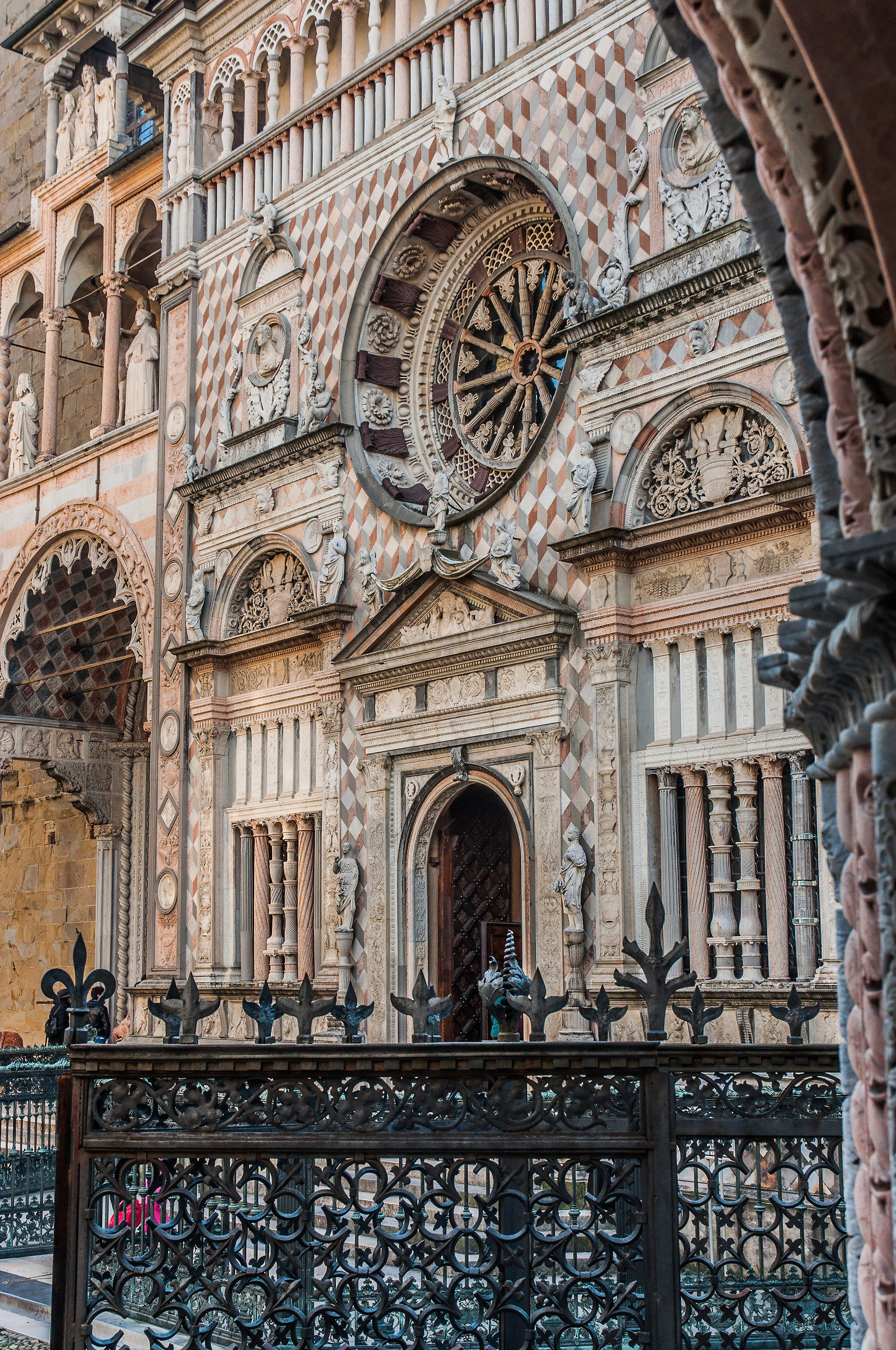 Duomo di Bergamo visto dal Battistero