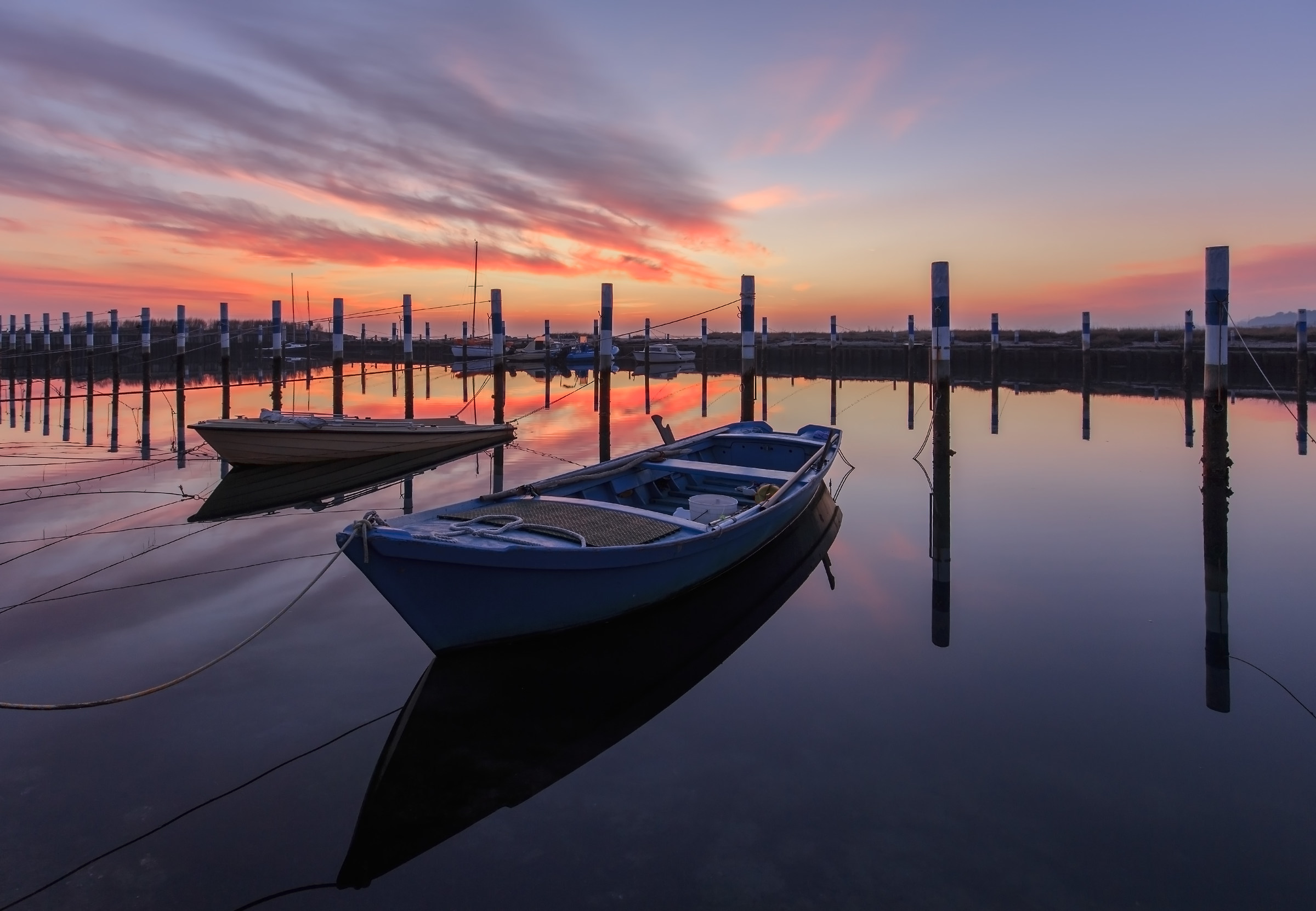 la stessa barca blu dopo qualche anno..a Grado Pineta