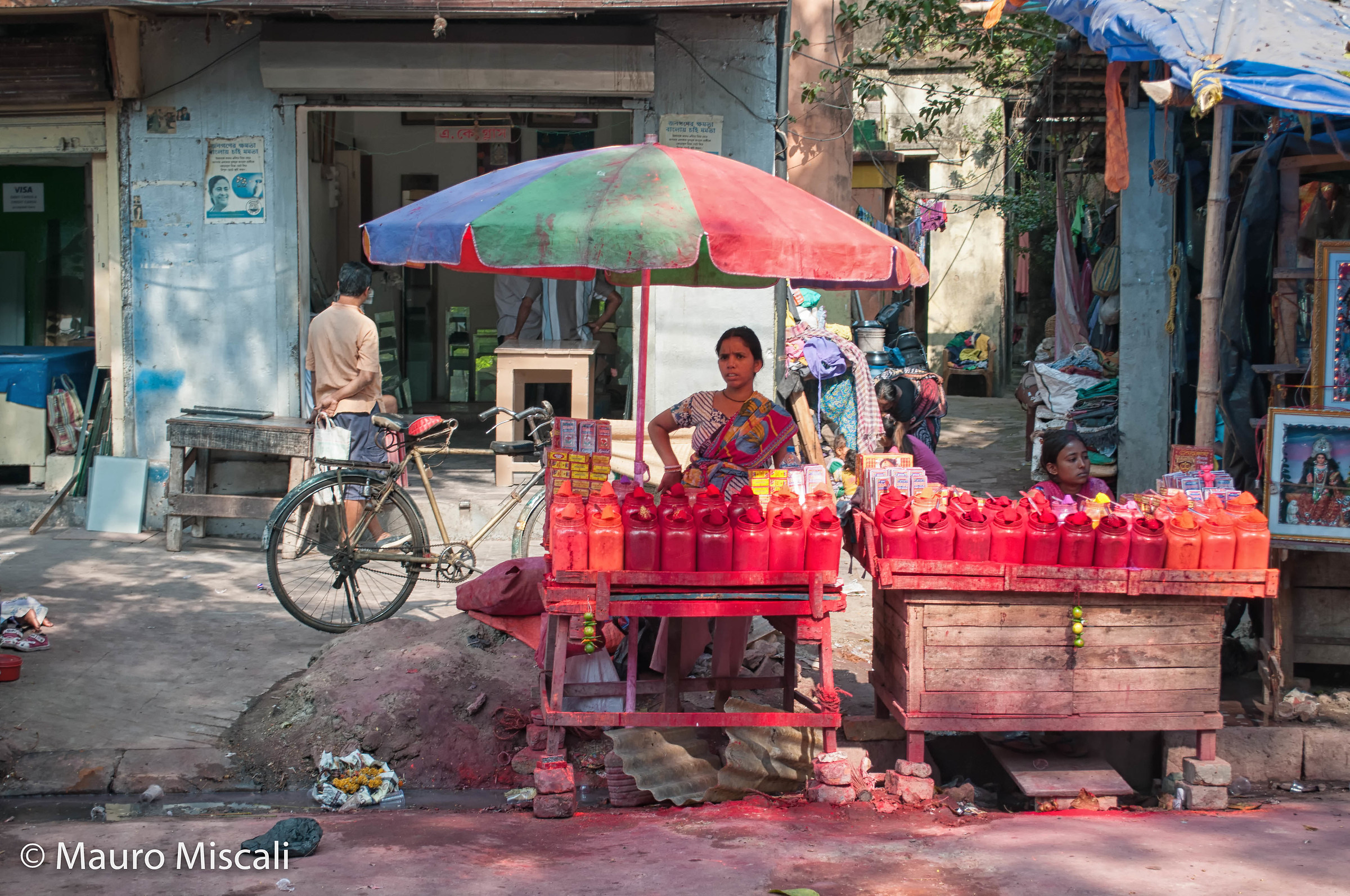 Venditrice di colori per bindu