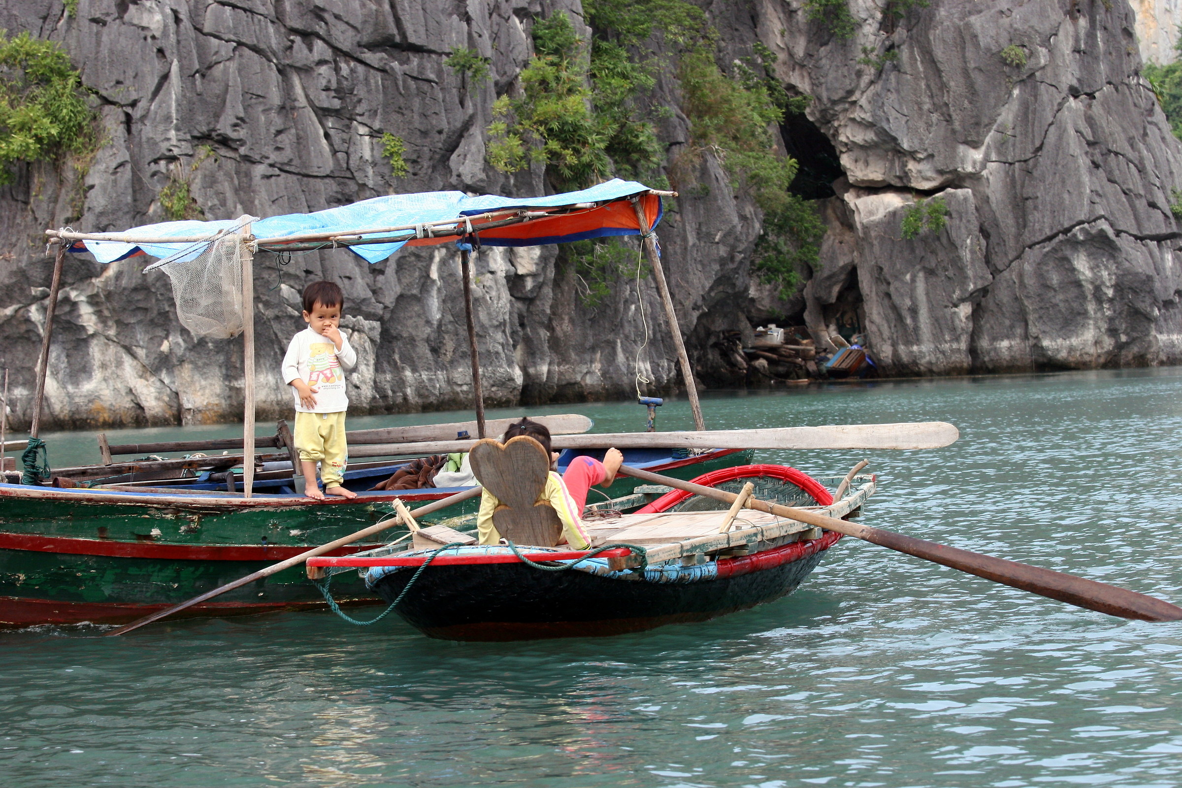 0153 Great ease and confidence with the sea .....