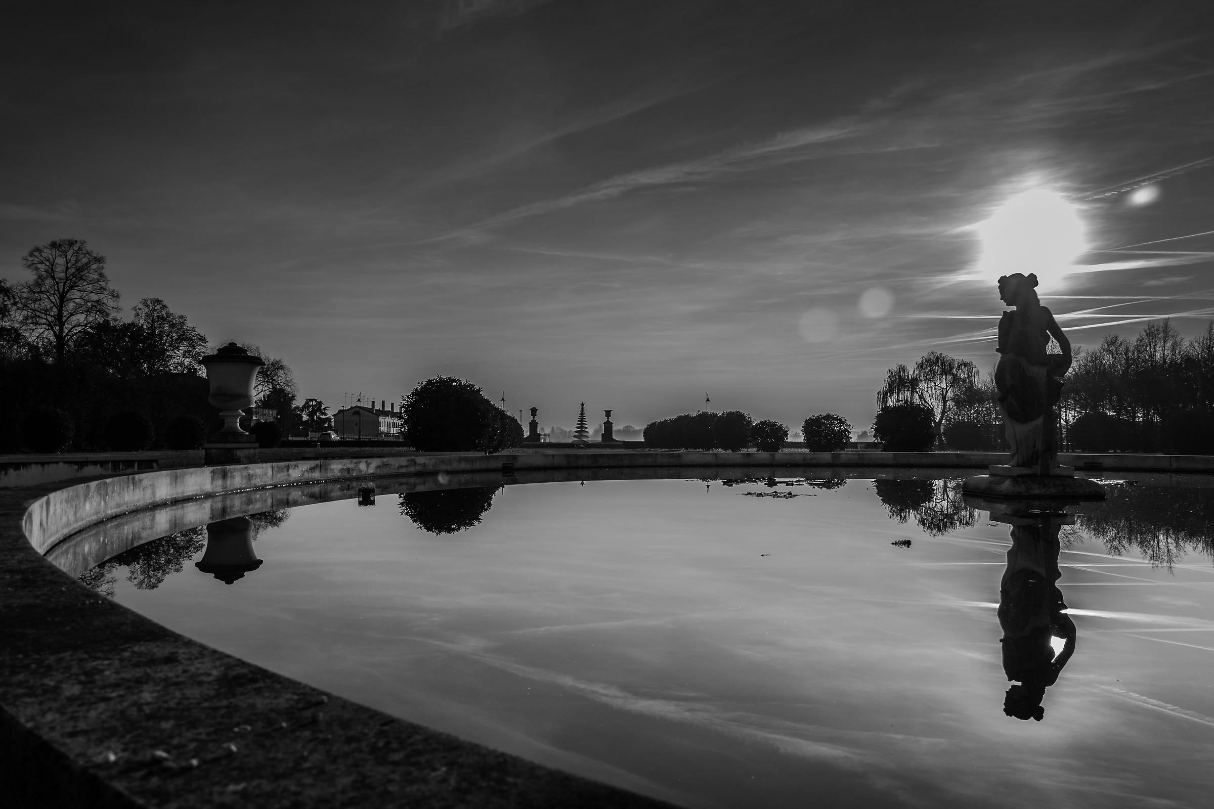Villa Farsetti si specchia al tramonto
