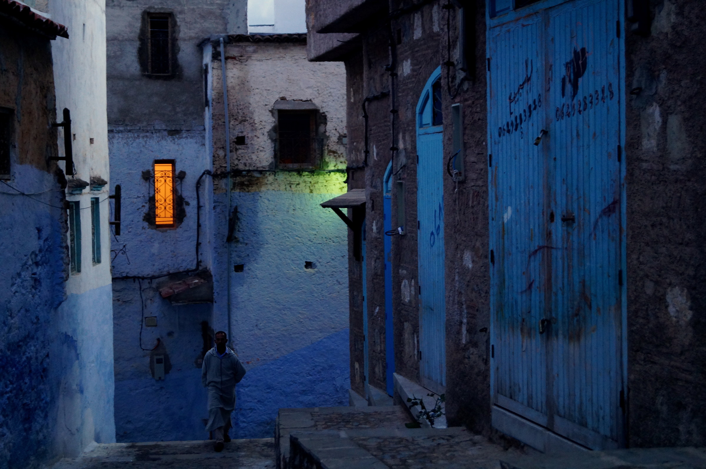 Ora blu nella città blu